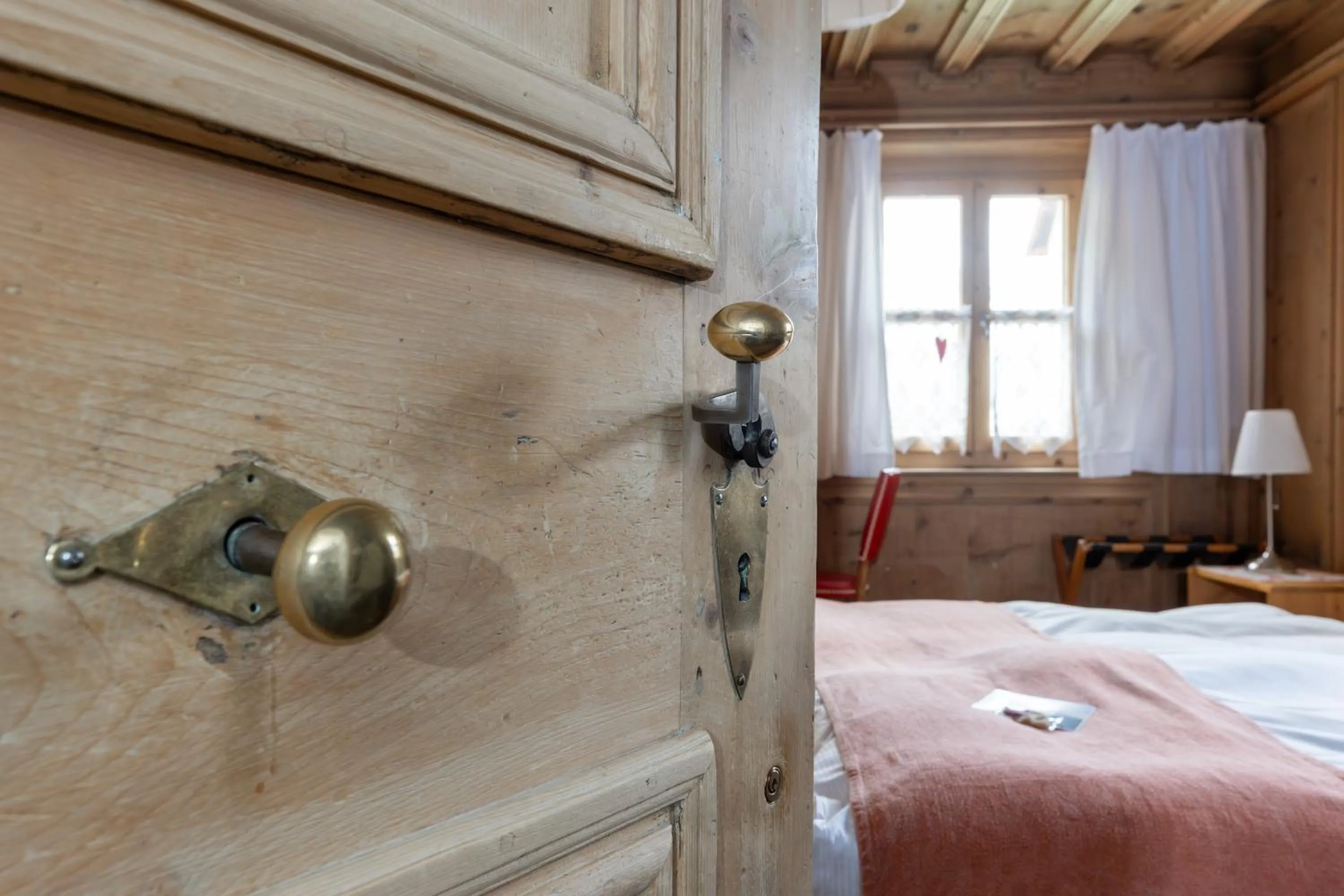 Photo of the whole room, Bed in Palazzo Mysanus Samedan