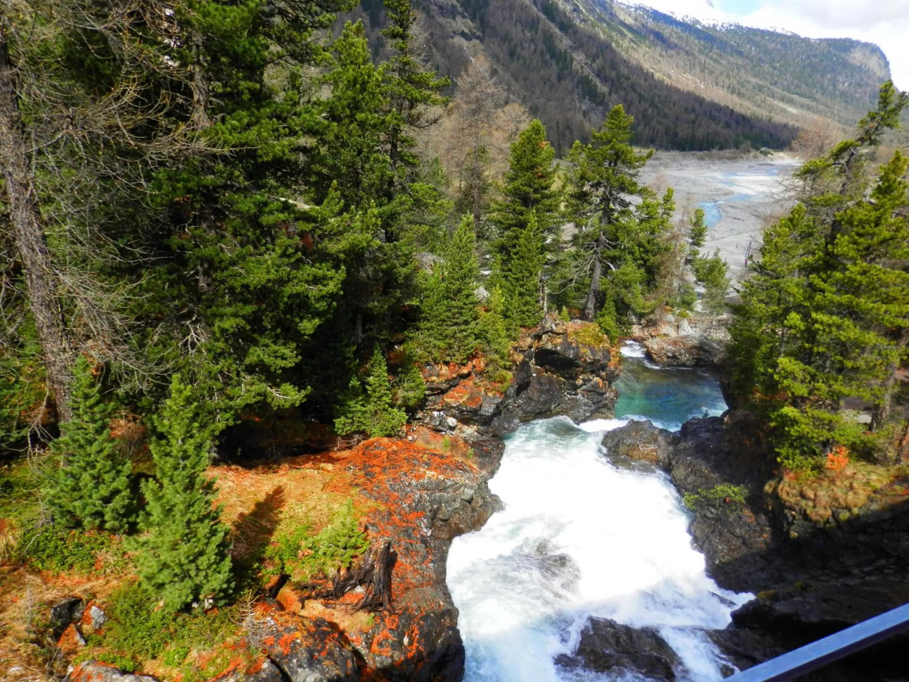 Hiking in Palazzo Mysanus Samedan