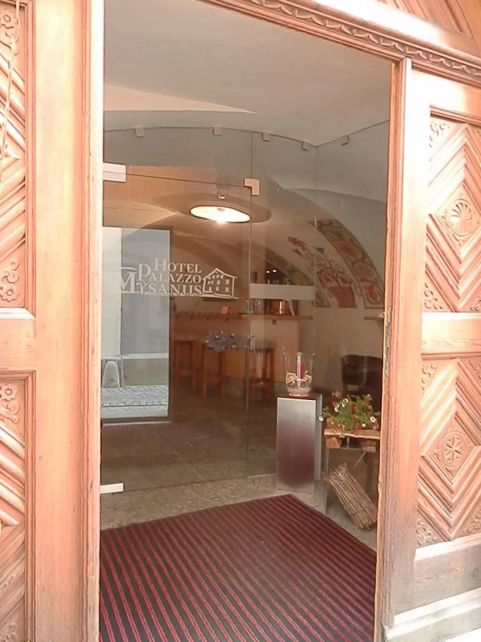 Facade/entrance in Palazzo Mysanus Samedan
