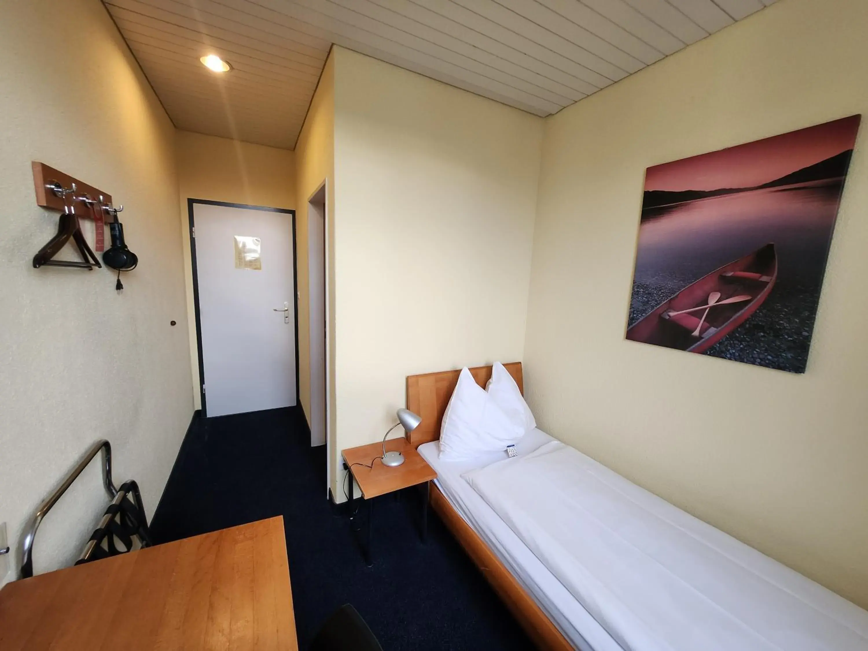 Single Room Budget Small in Hotel Bären Suhr Single Room Budget Small in Hotel Bären Suhr