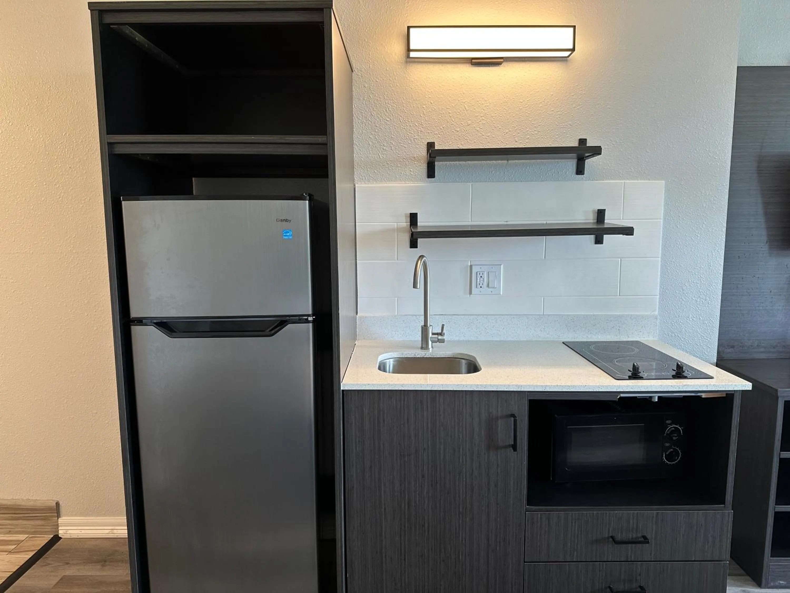 Kitchen or kitchenette in Motel 6 Groves, Tx