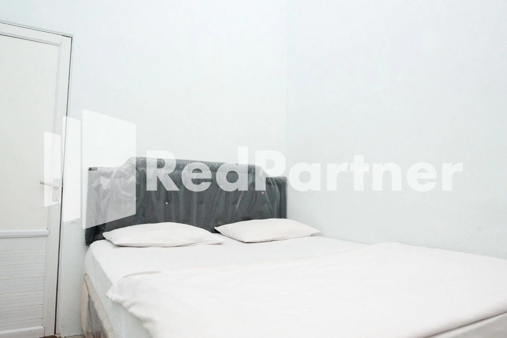 Bed in Happy Inn Puspo Mitra RedDoorz