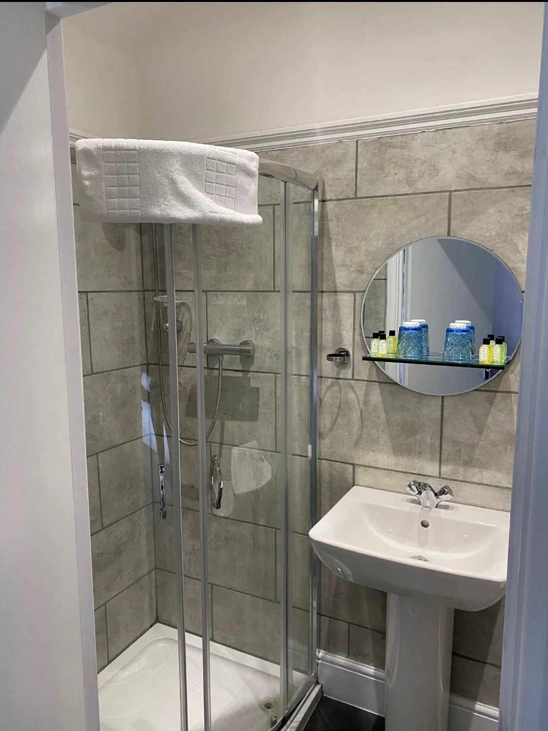 Shower in The George Inn Middle Wallop