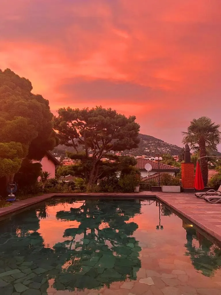 Swimming pool in Villa Garni Gardenia