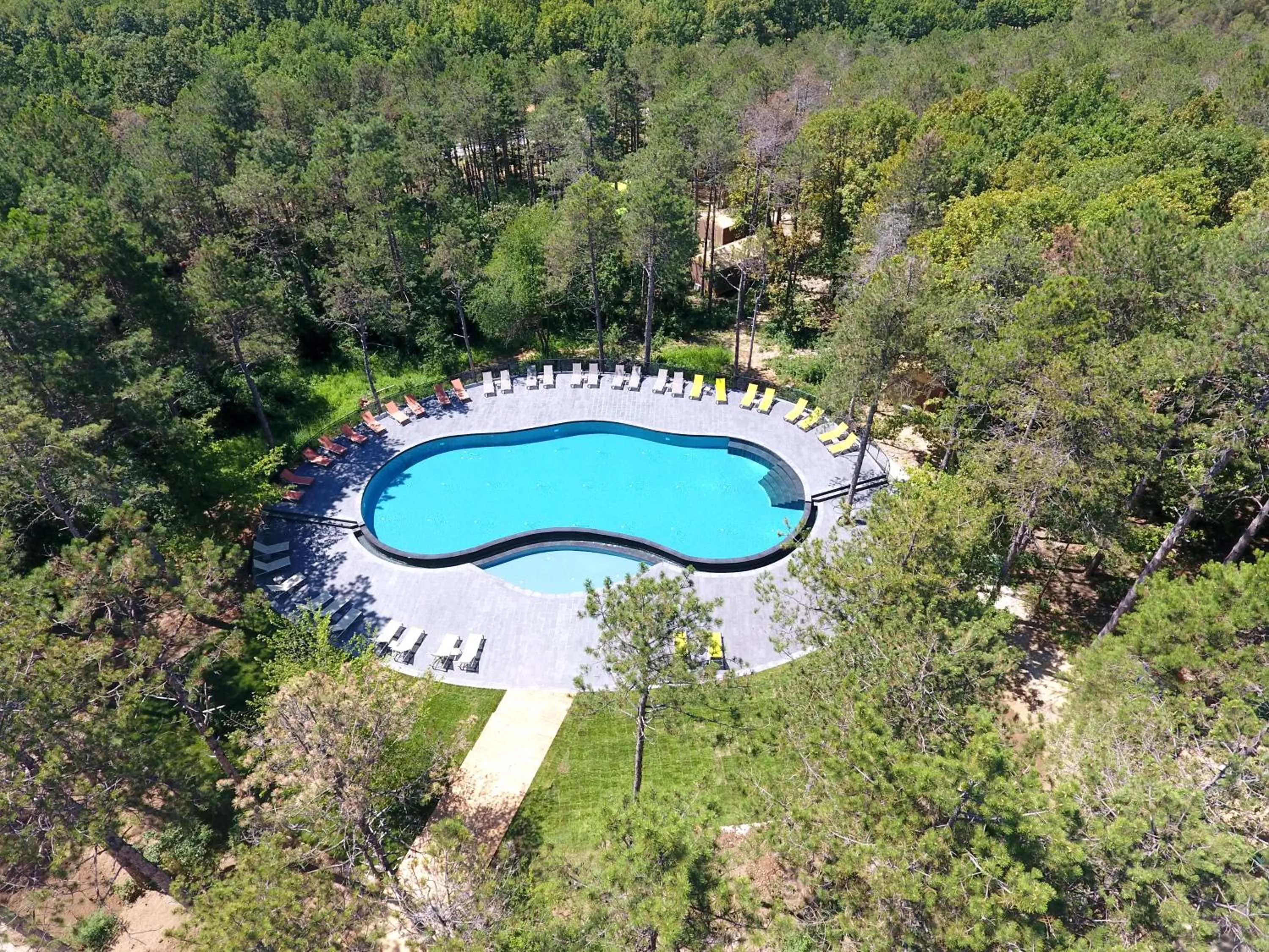 Swimming pool in LONGOSPHERE GLAMPING