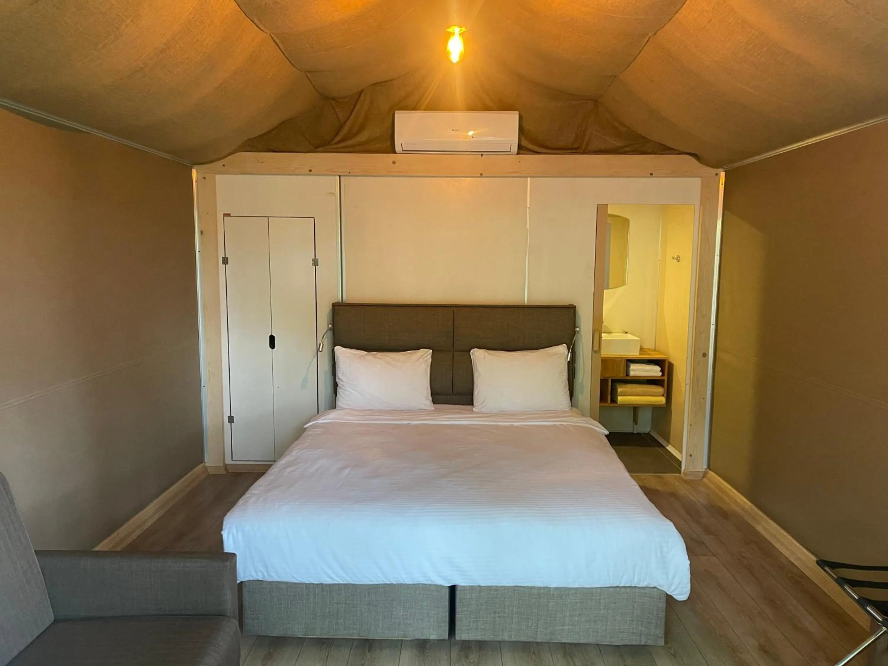 Bedroom, Bed in LONGOSPHERE GLAMPING