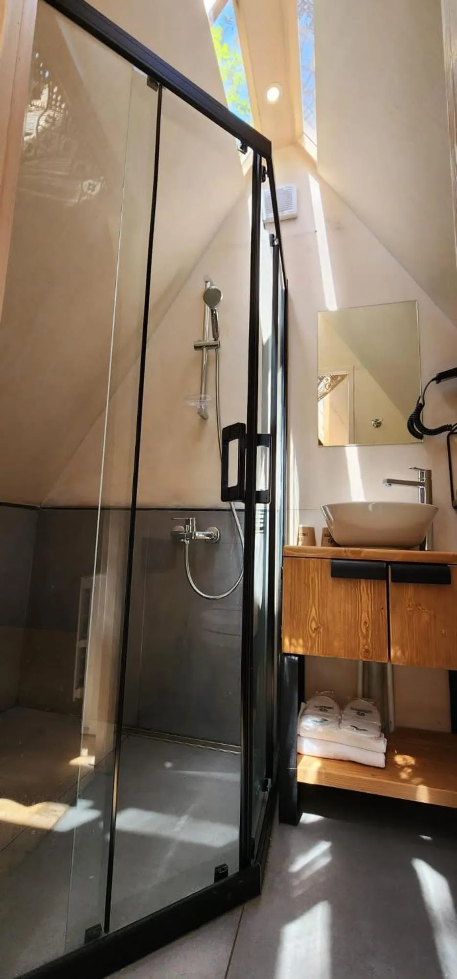 Shower in LONGOSPHERE GLAMPING