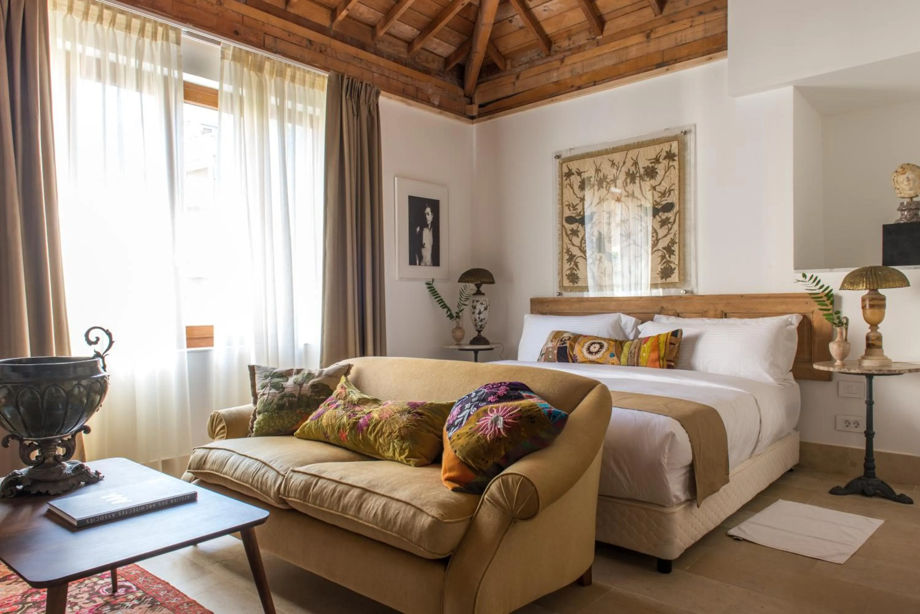 Photo of the whole room, Bed in Arthaus Beirut