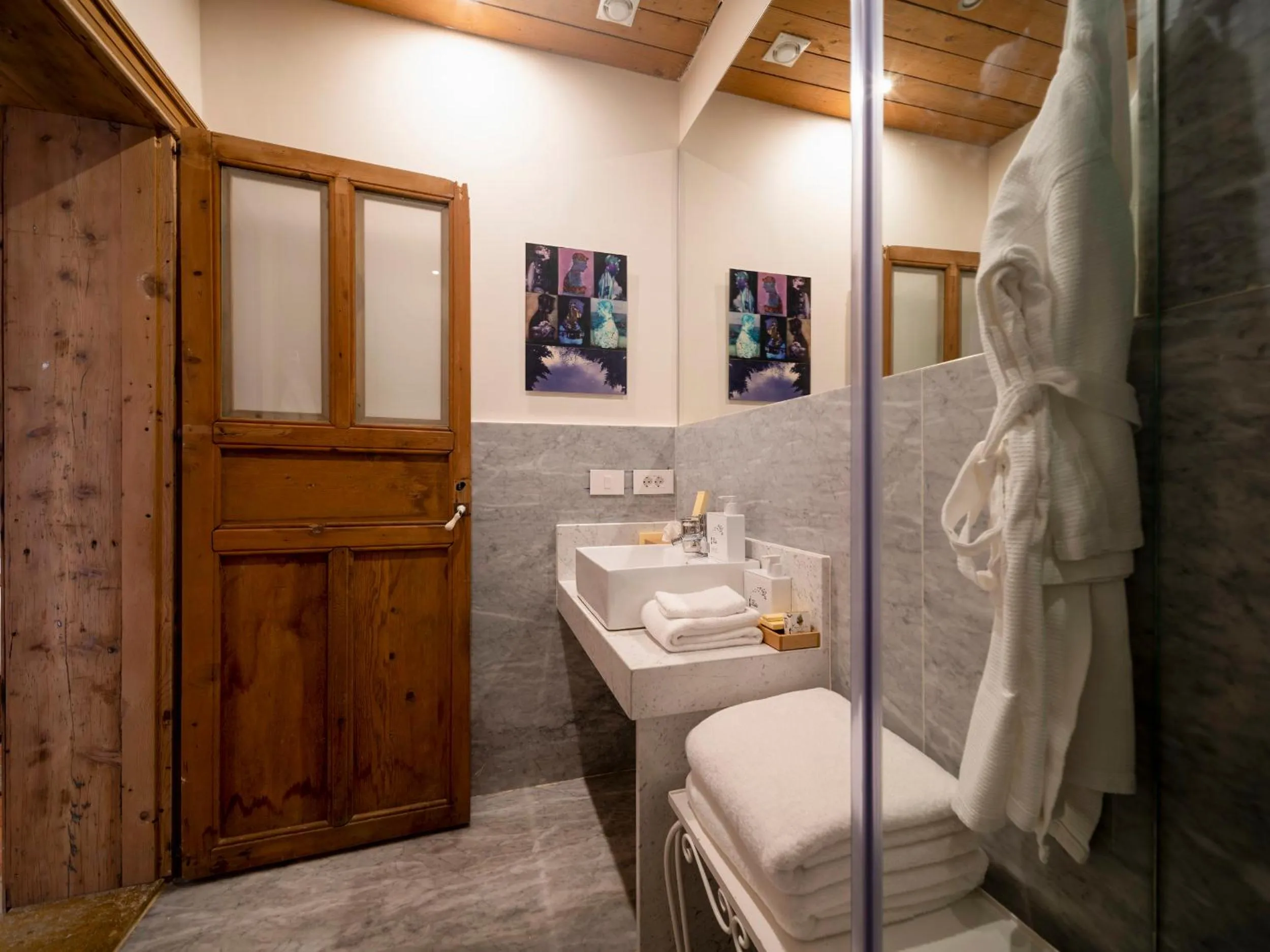 Bathroom in Arthaus Beirut