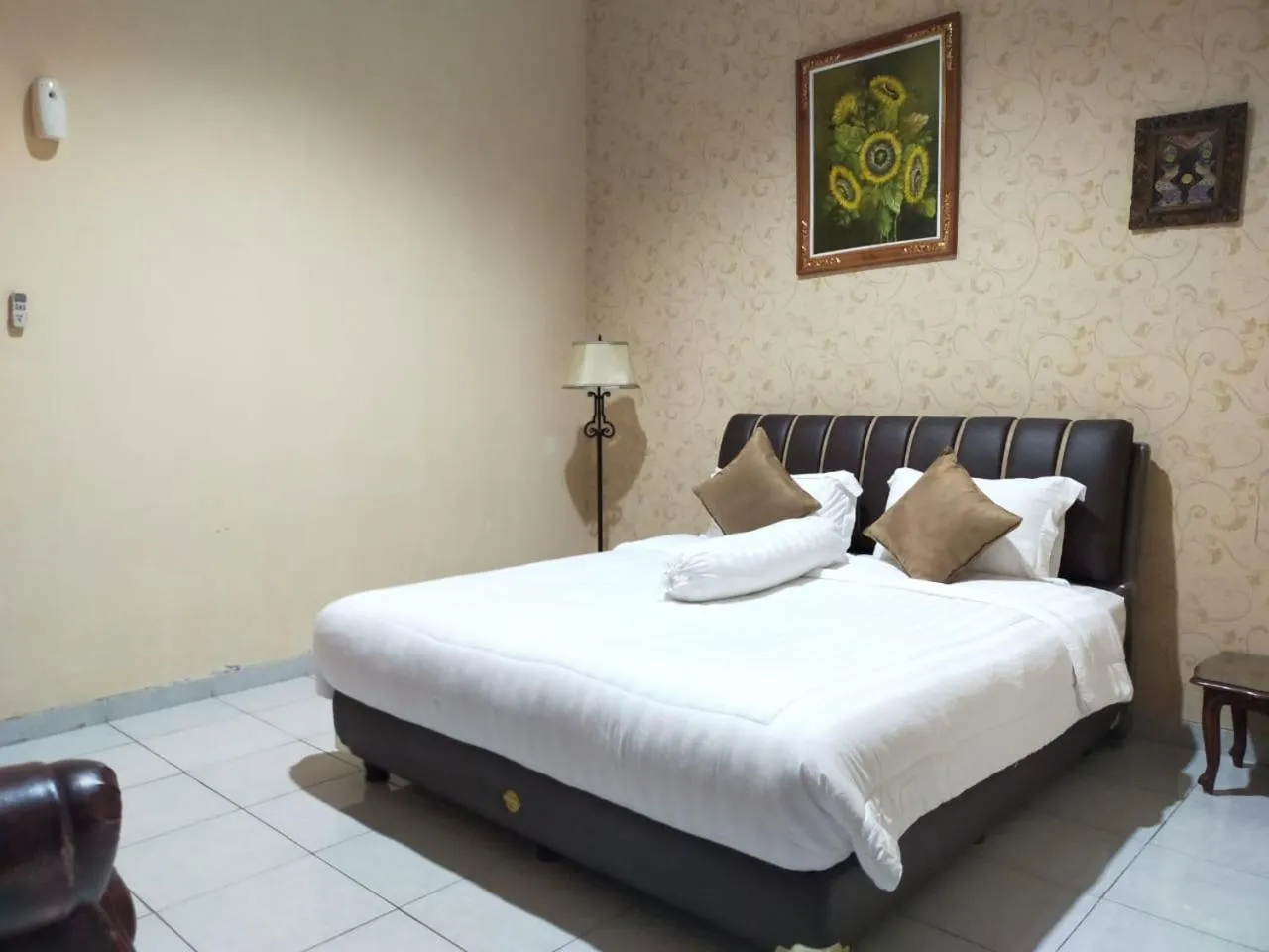 Bed in Grand Mutiara Hotel Puncak
