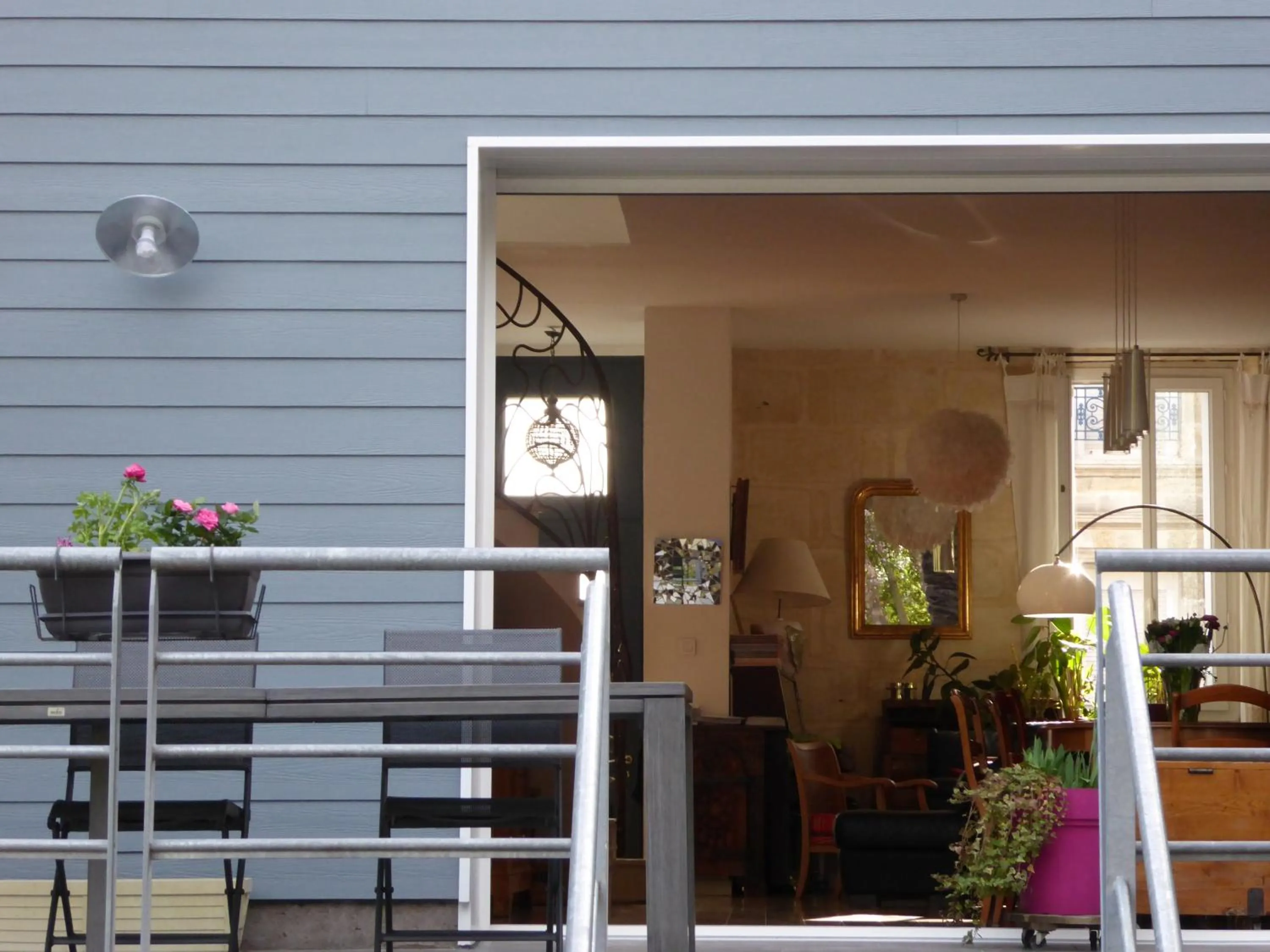 Communal lounge/ TV room in La Maison Bastide