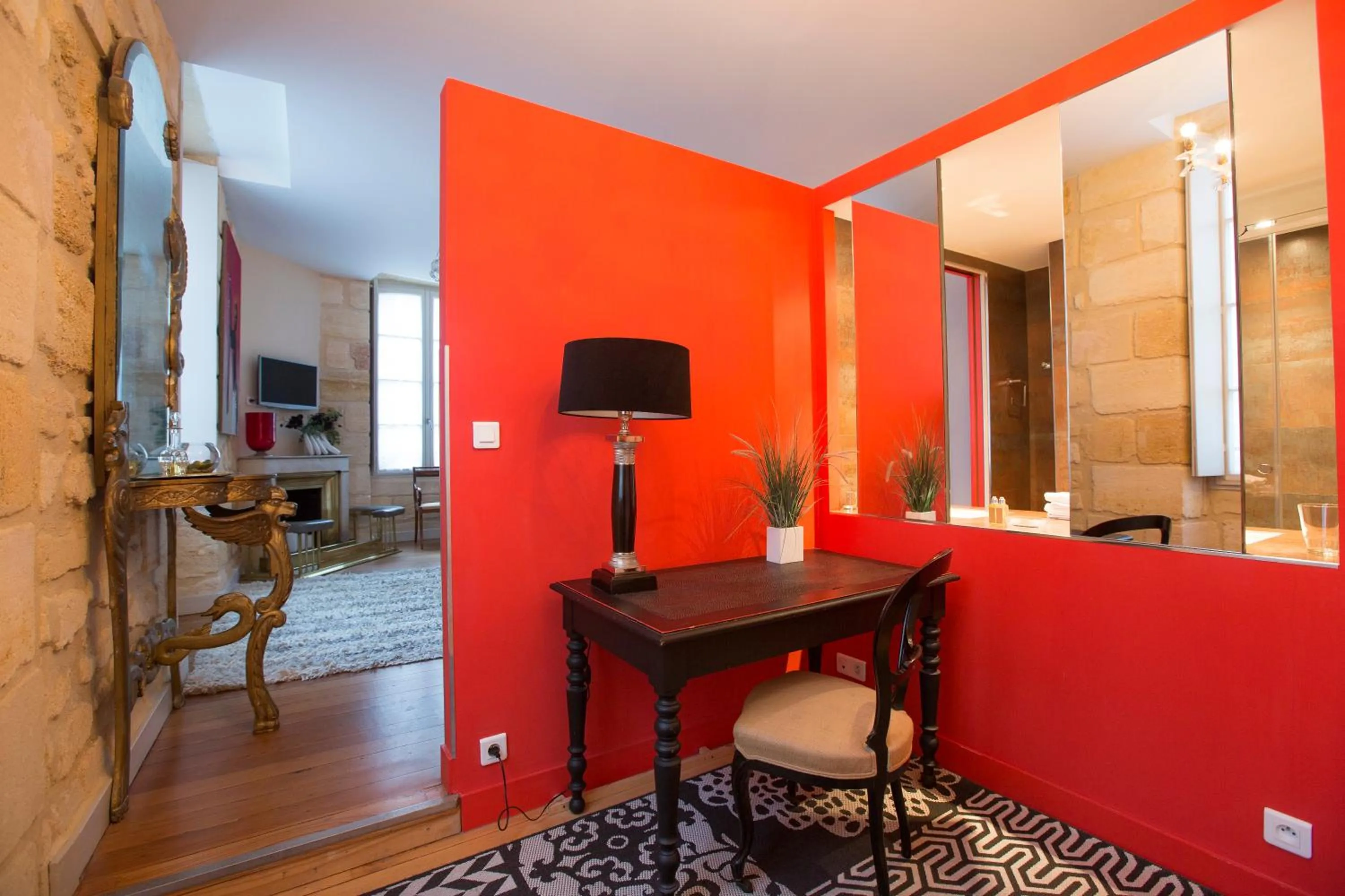 Decorative detail in Une Chambre Chez Dupont