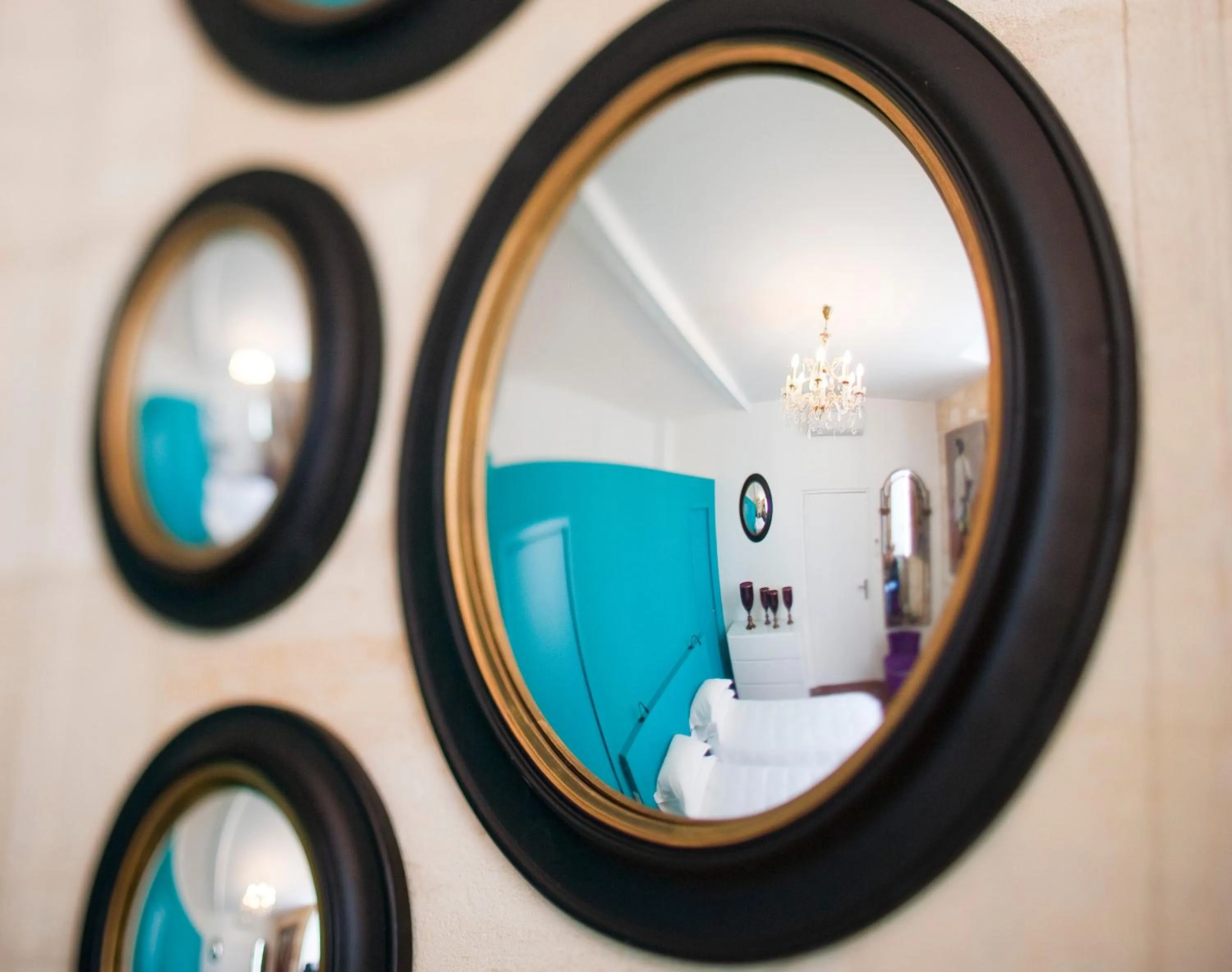 Decorative detail in Une Chambre Chez Dupont
