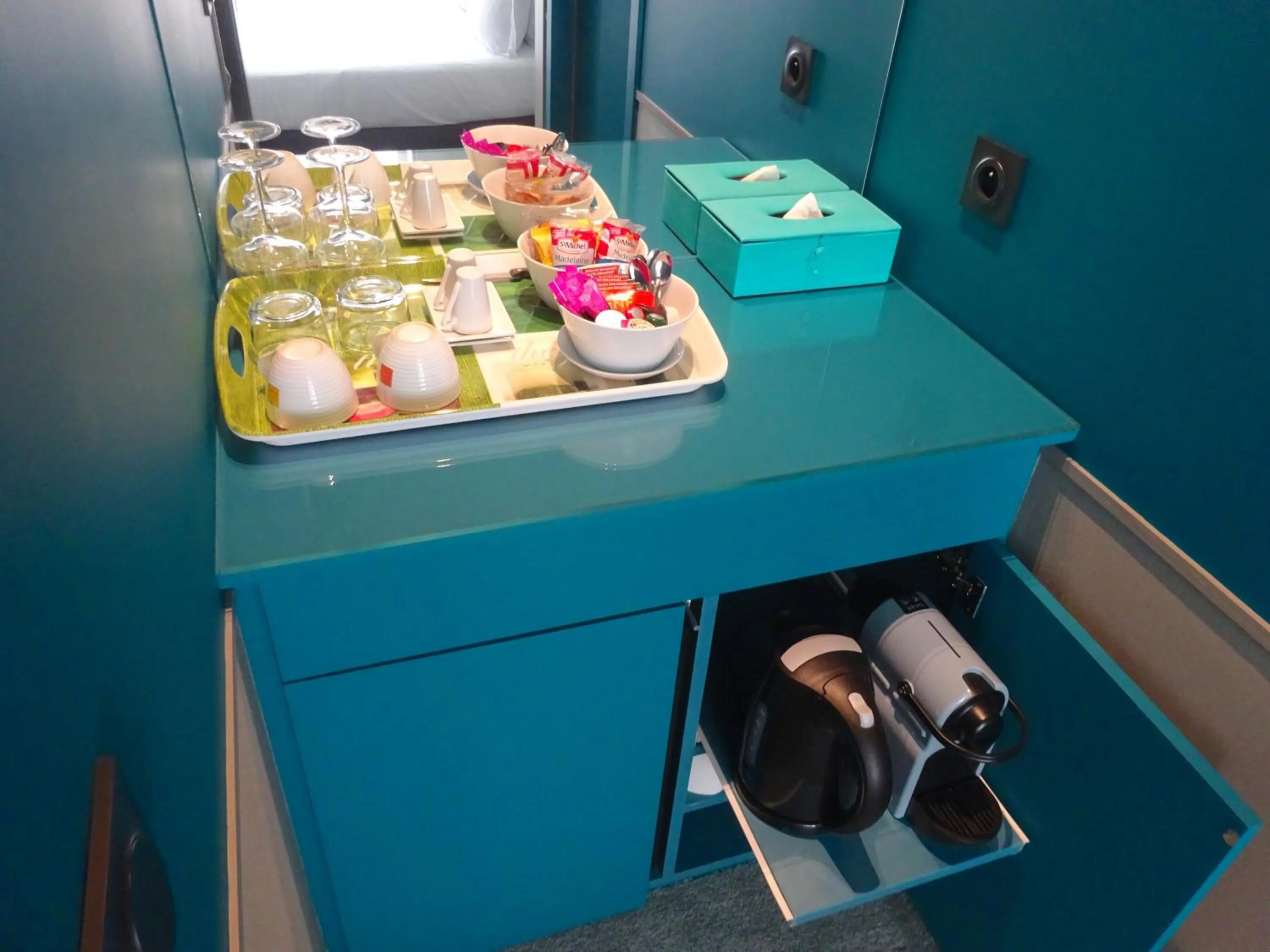 Food and drinks in Une Chambre Chez Dupont