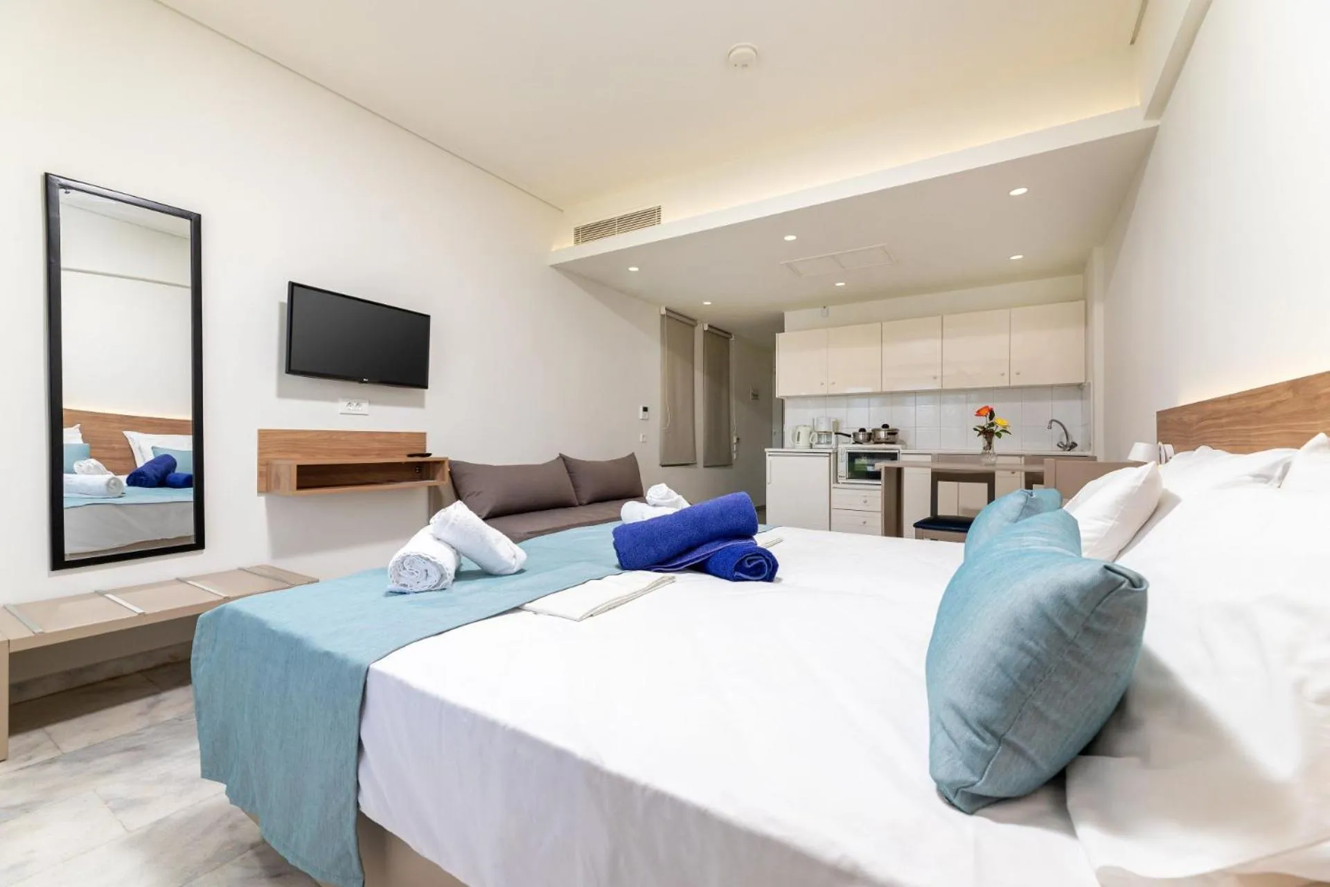 Photo of the whole room, Bed in Kostakis Beach