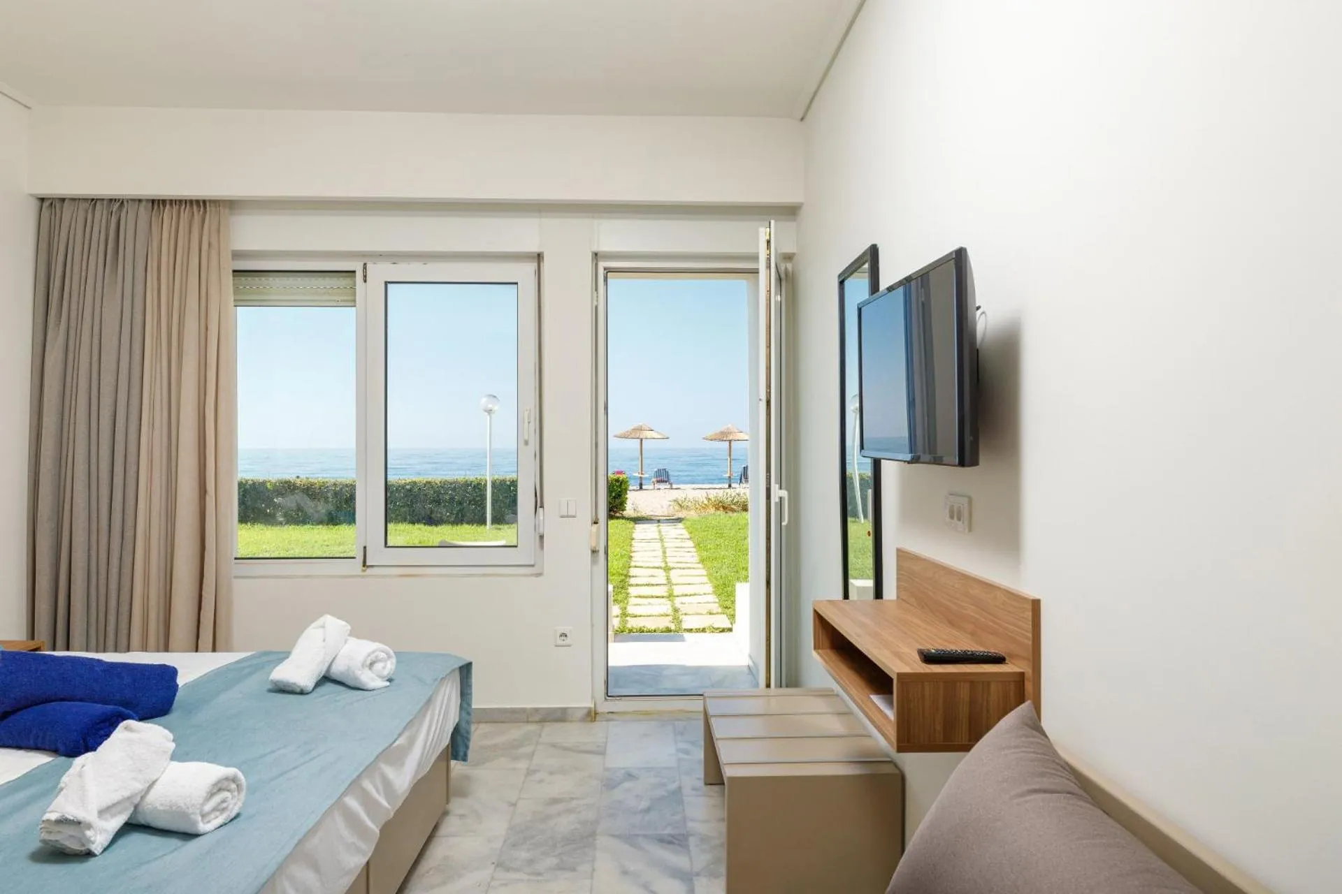 Balcony/Terrace, Bed in Kostakis Beach