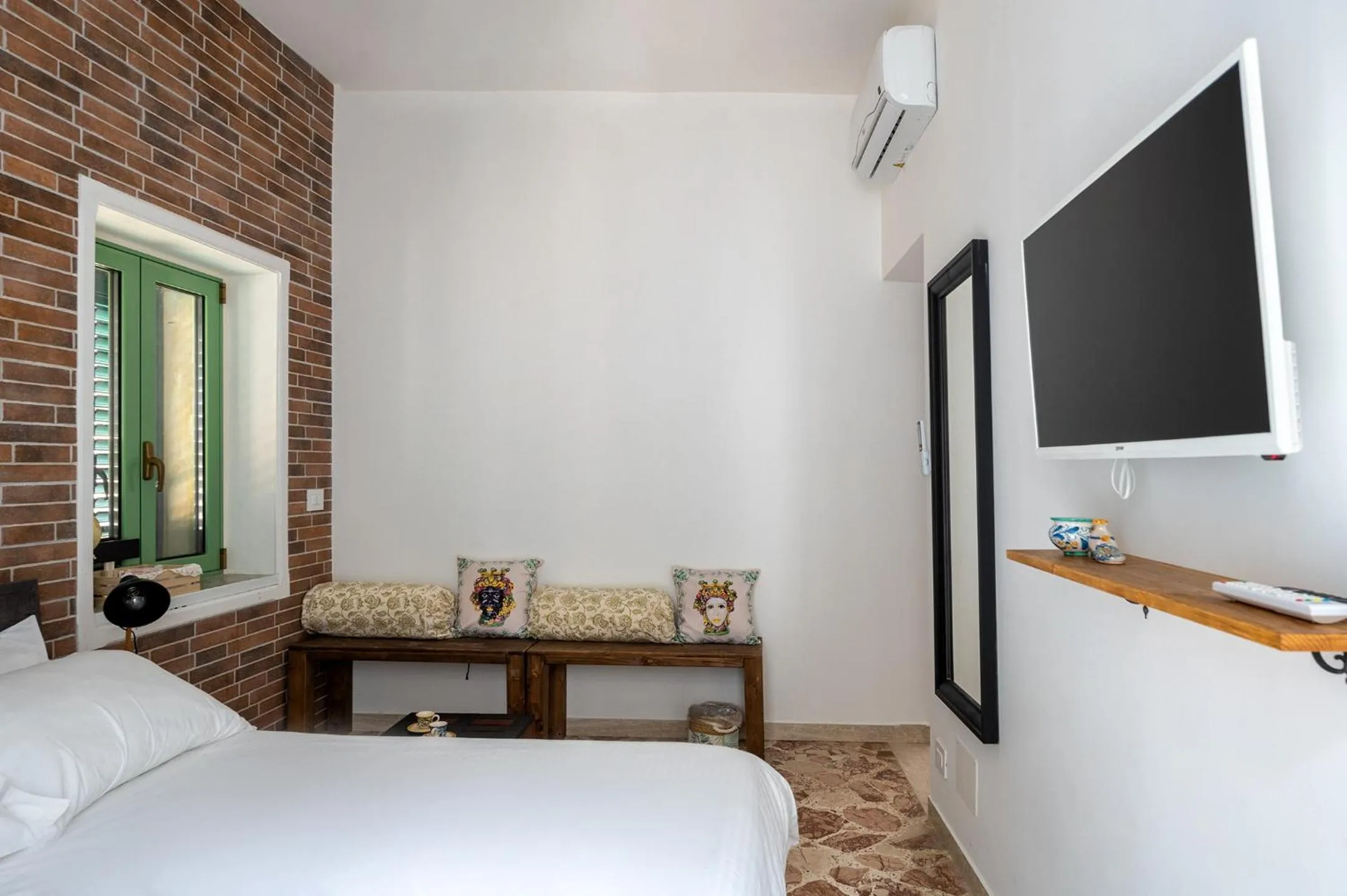 Bedroom, Bed in A Calata