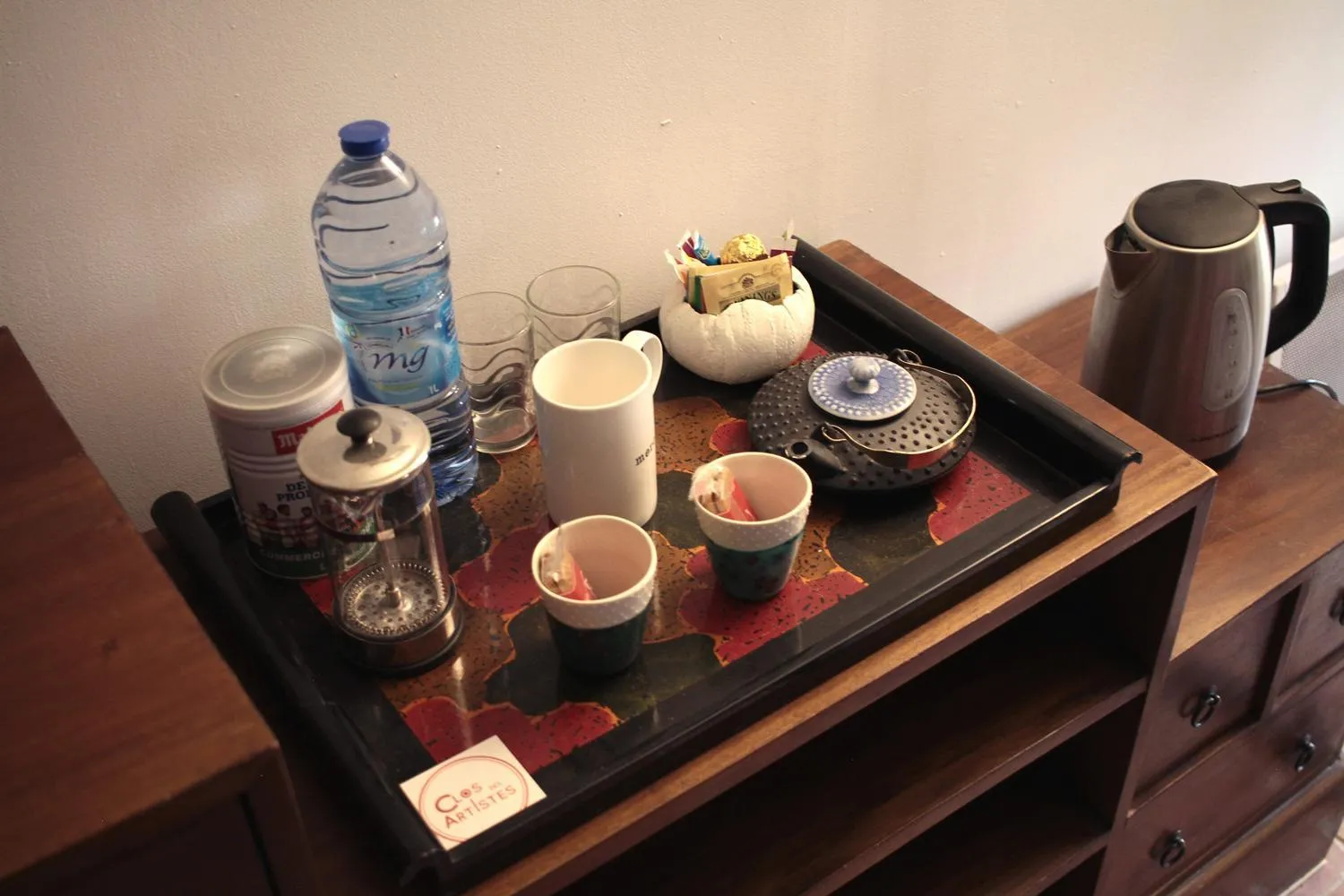 Coffee/tea facilities in Le clos des artistes - Chambres d'hôtes