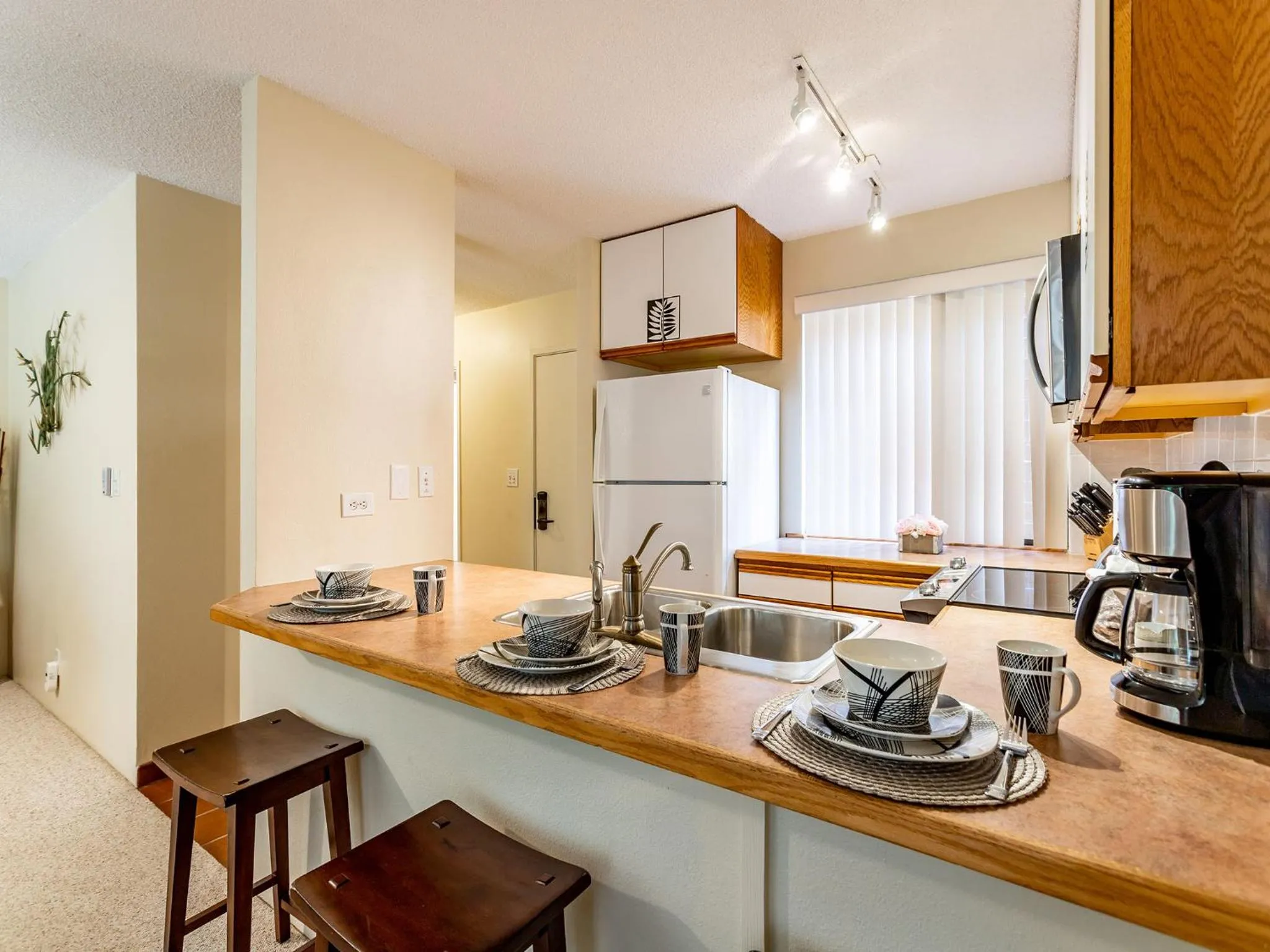 Kitchen or kitchenette in Wailea Ekahi 52B