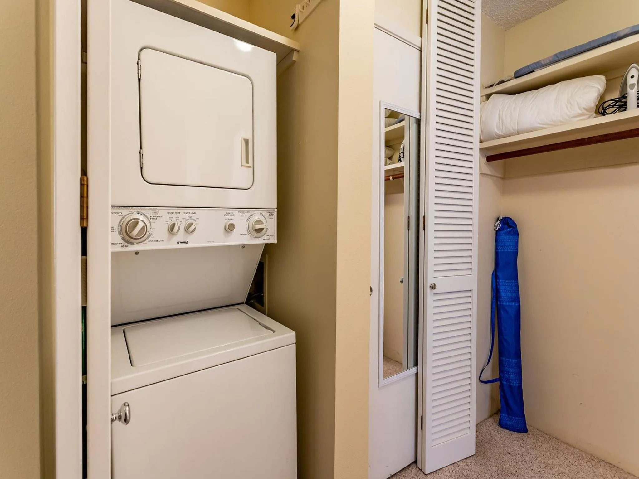 Kitchen or kitchenette in Wailea Ekahi 52B