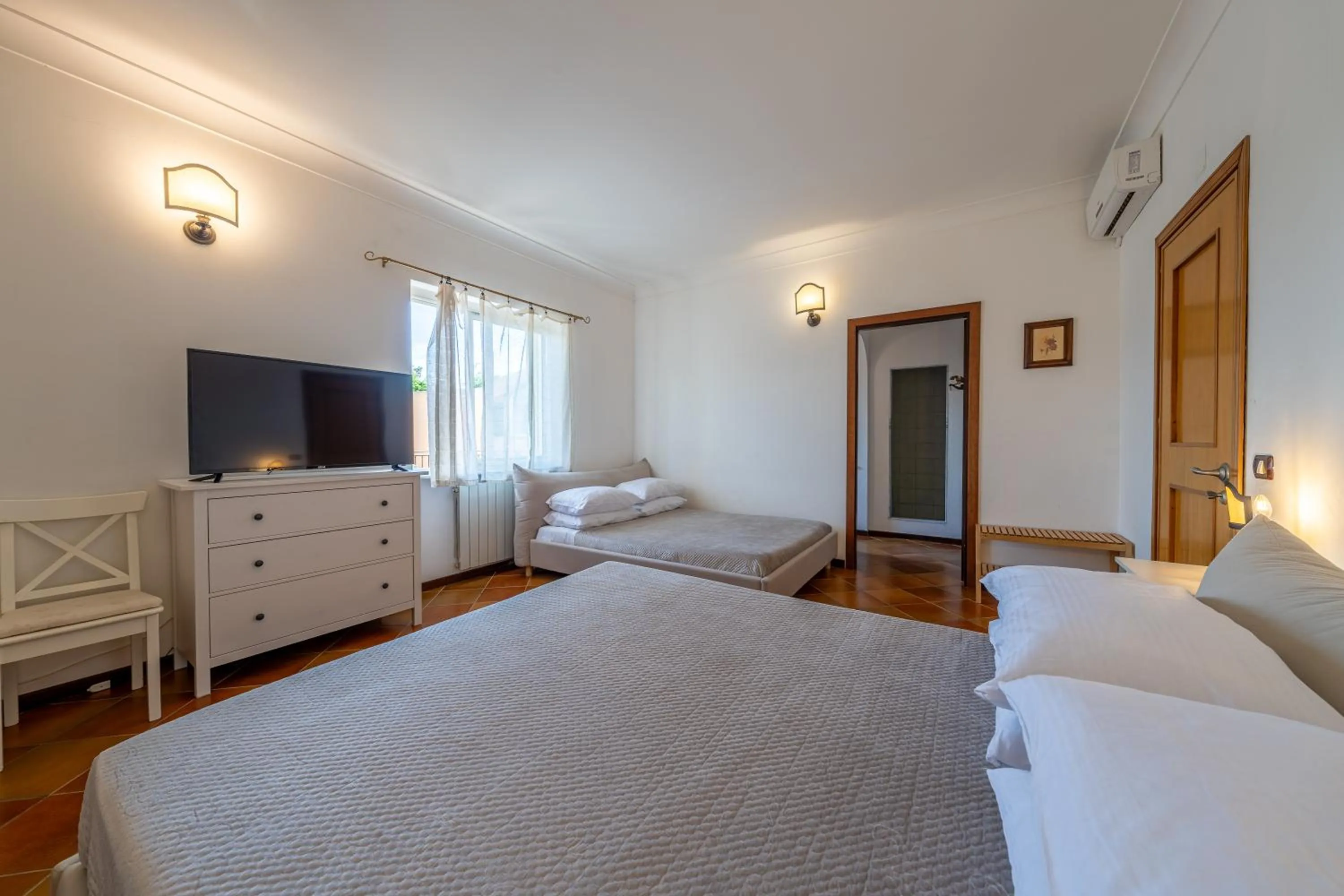 Photo of the whole room, Bed in Villa Carlotta Resort