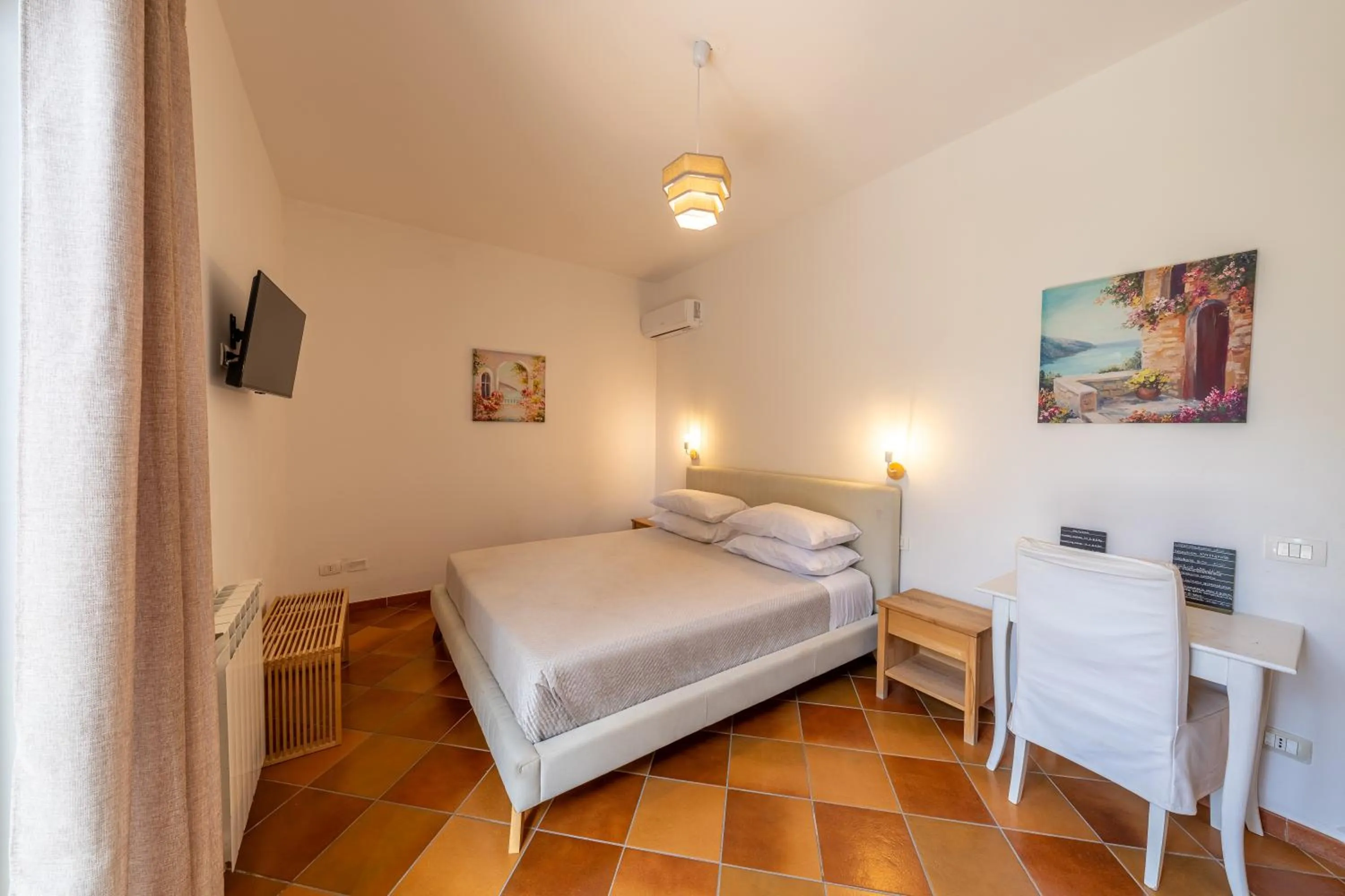 Photo of the whole room, Bed in Villa Carlotta Resort