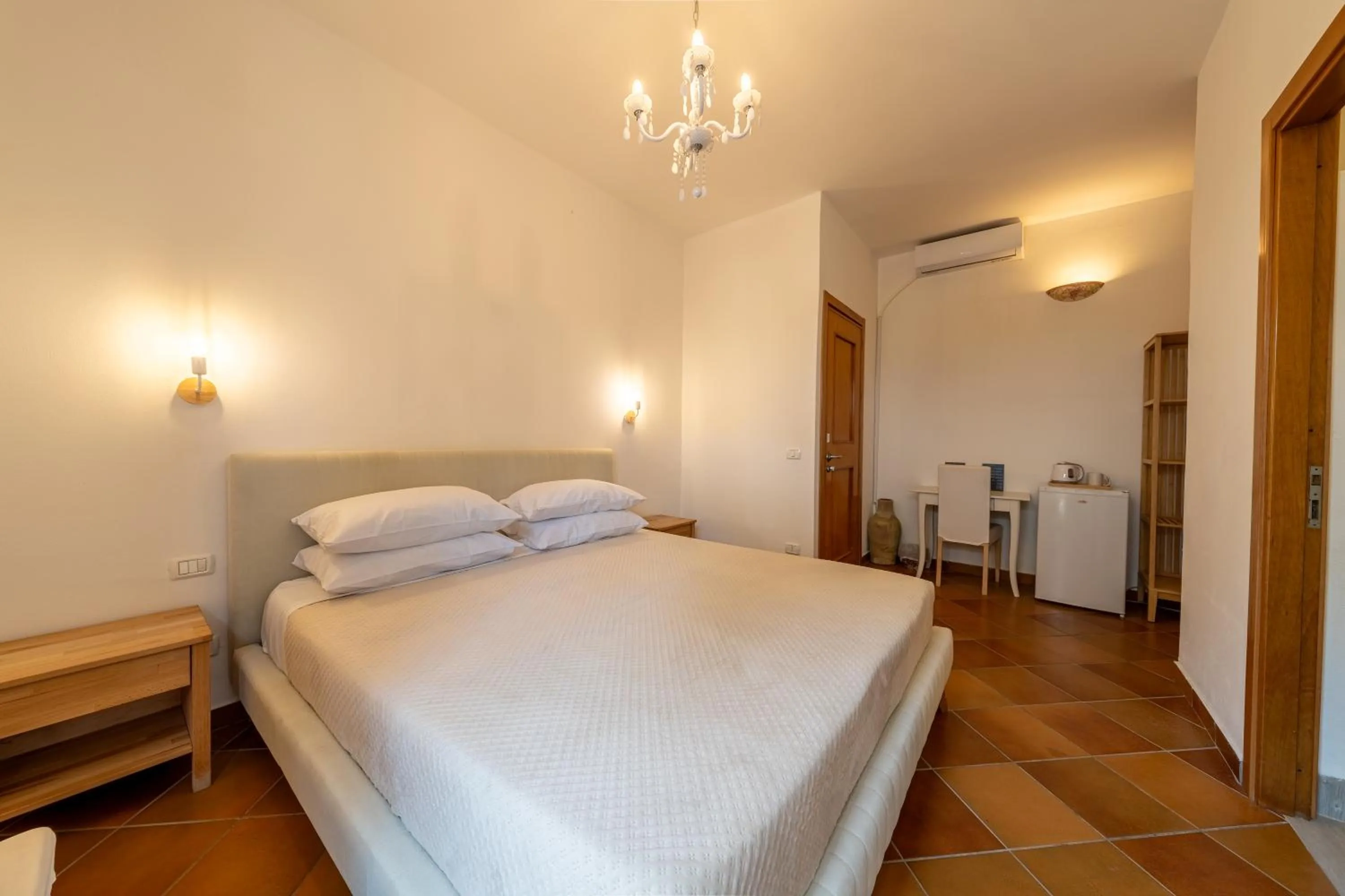 Photo of the whole room, Bed in Villa Carlotta Resort