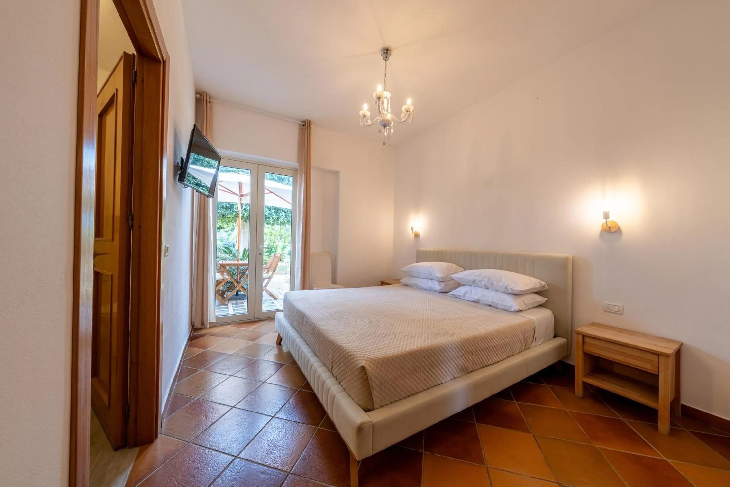 Photo of the whole room, Bed in Villa Carlotta Resort