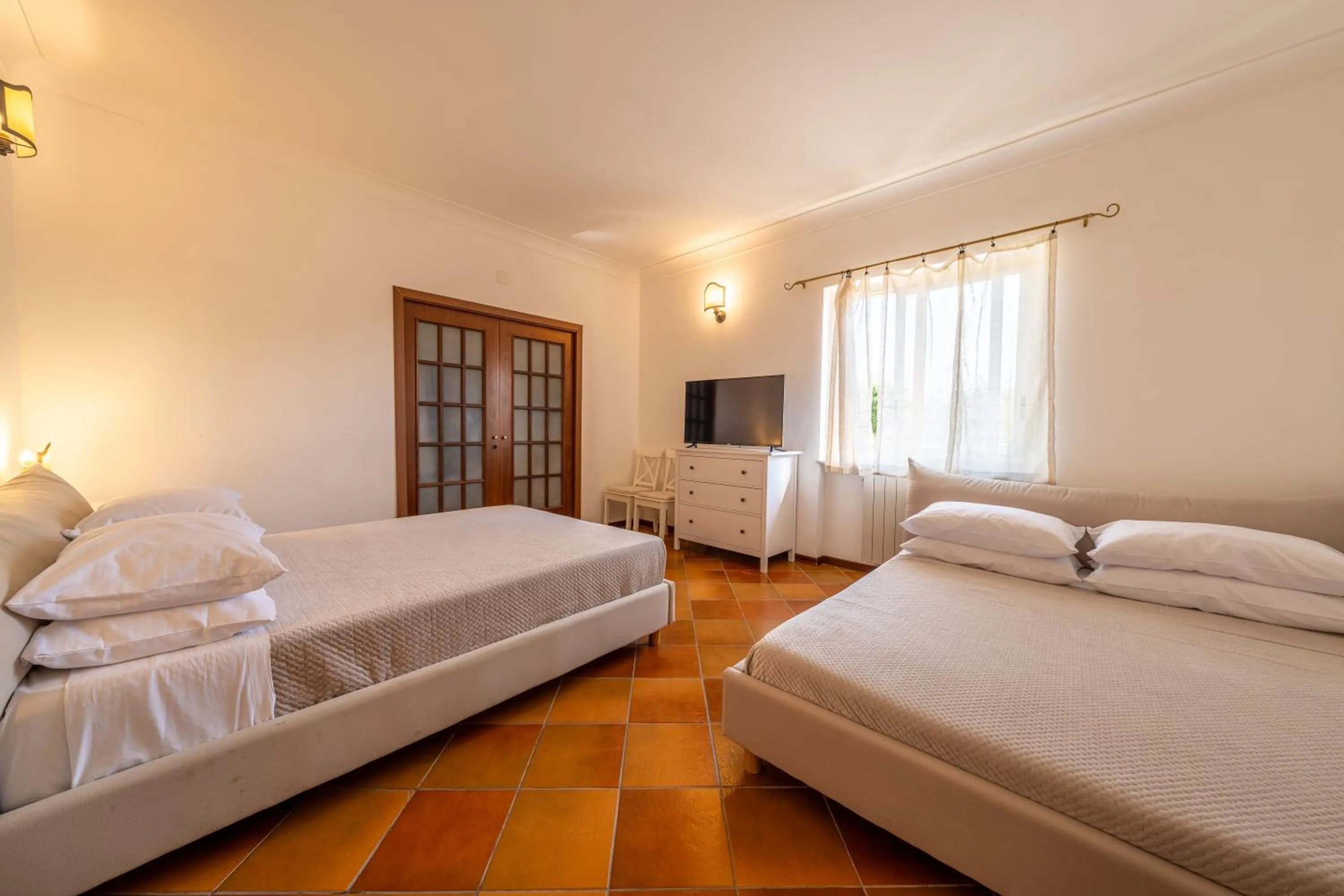 Photo of the whole room, Bed in Villa Carlotta Resort