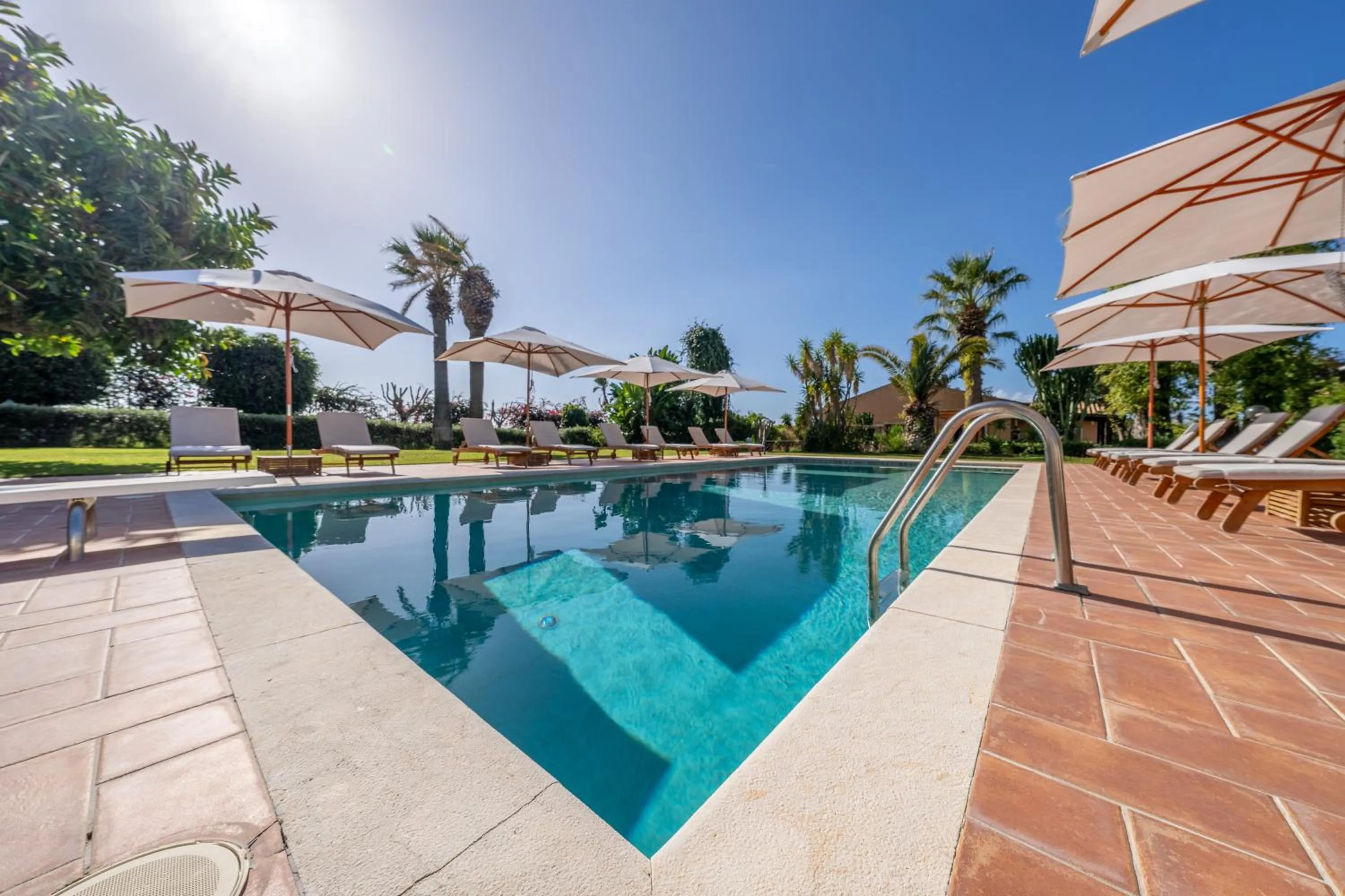 Day in Villa Carlotta Resort