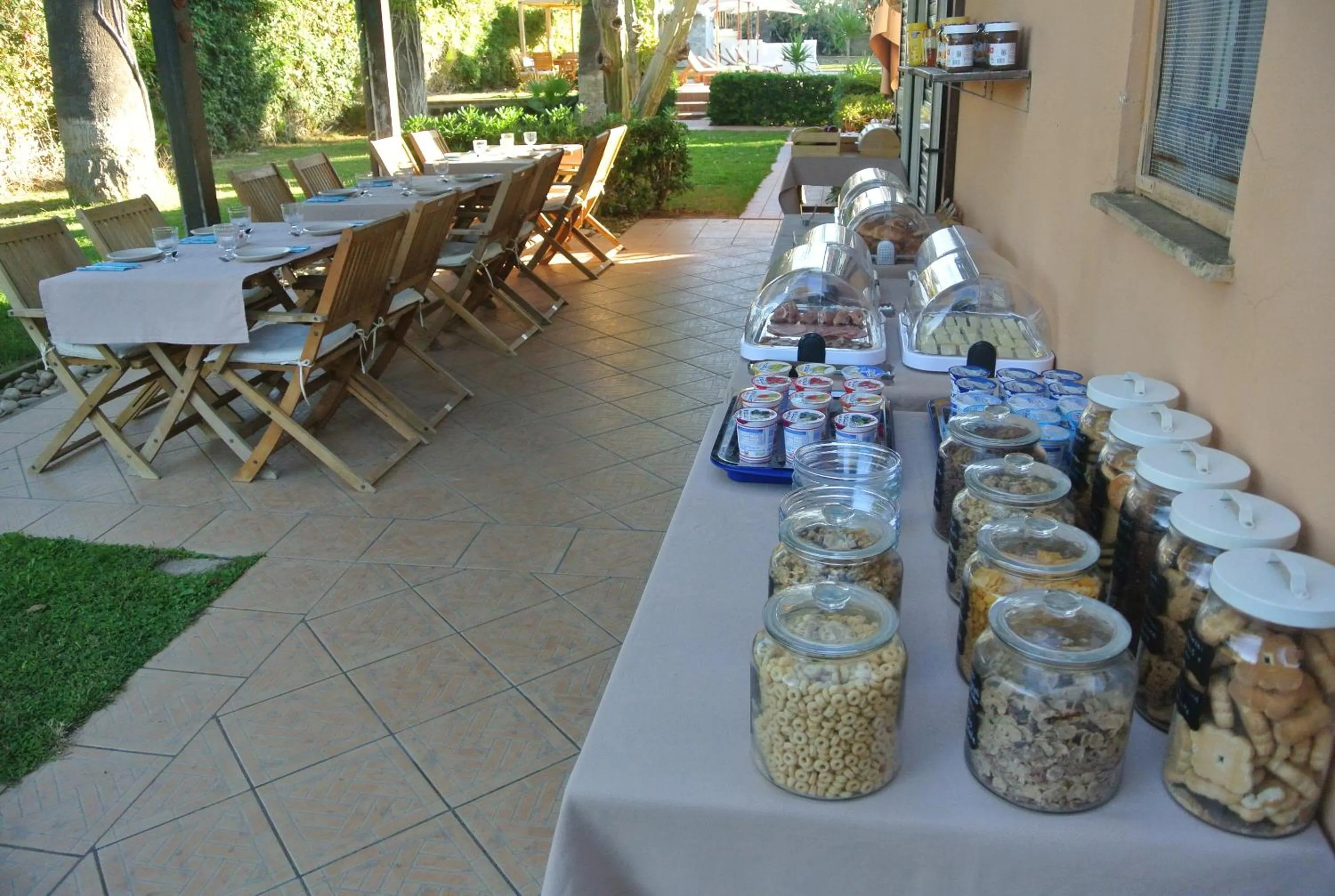 Buffet breakfast in Villa Carlotta Resort