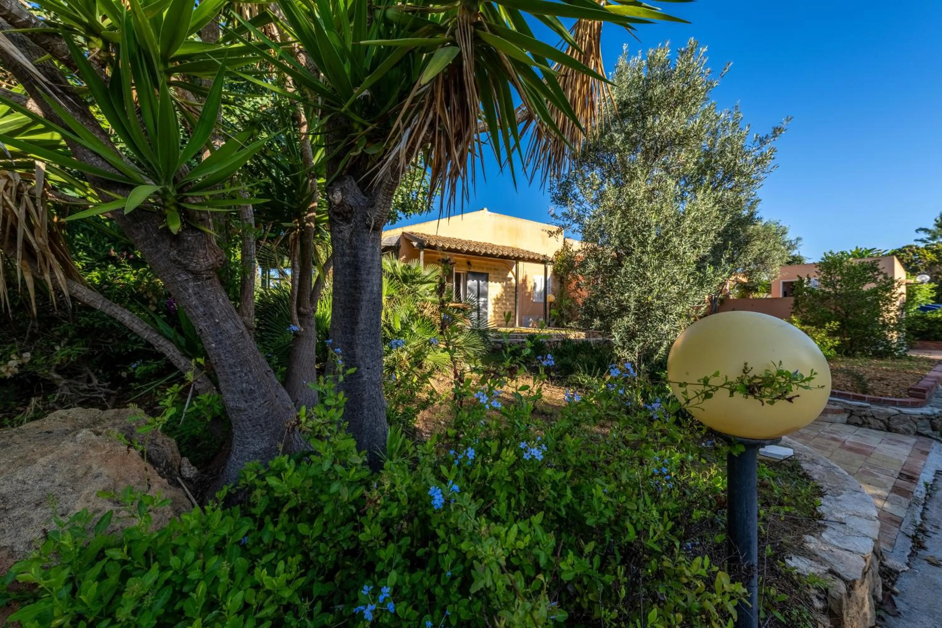 Garden in Villa Carlotta Resort