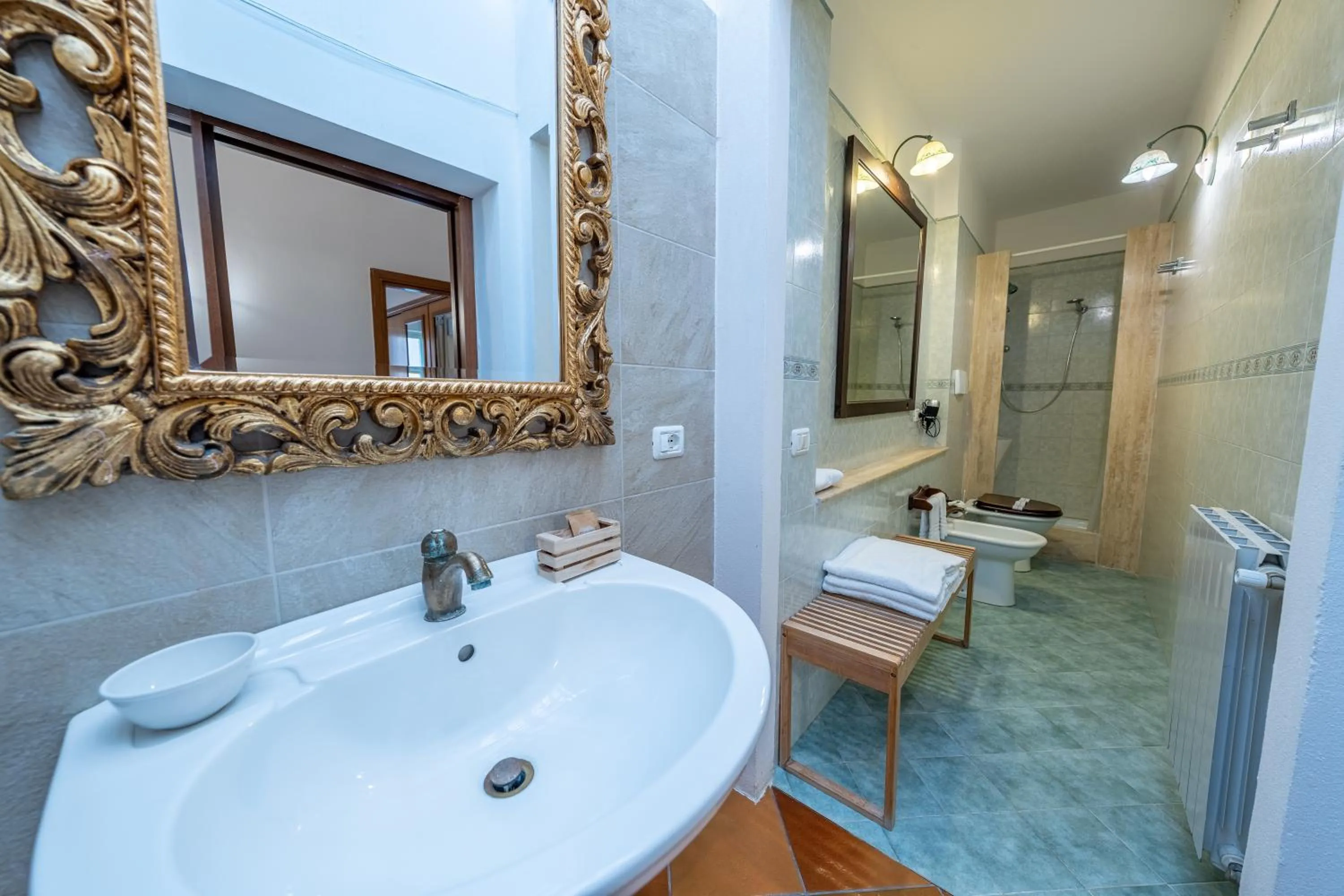 Bathroom in Villa Carlotta Resort