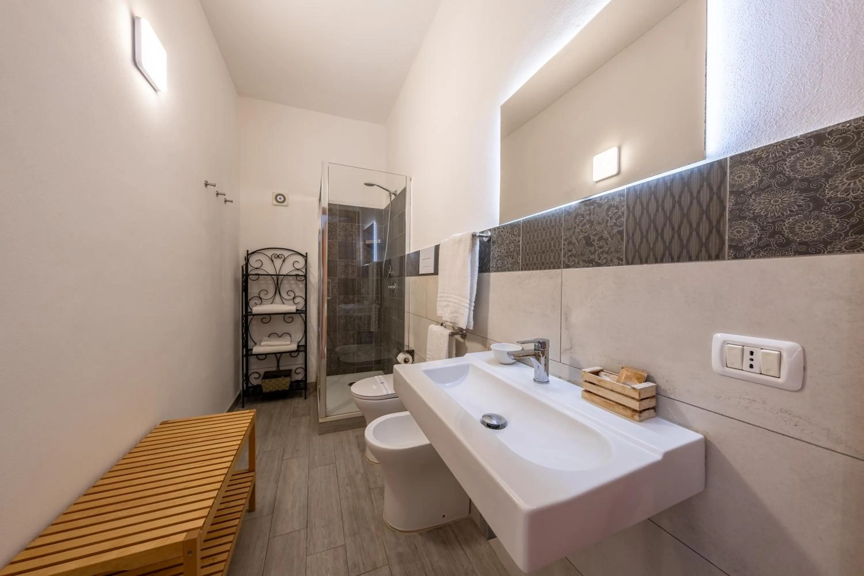 Bathroom in Villa Carlotta Resort