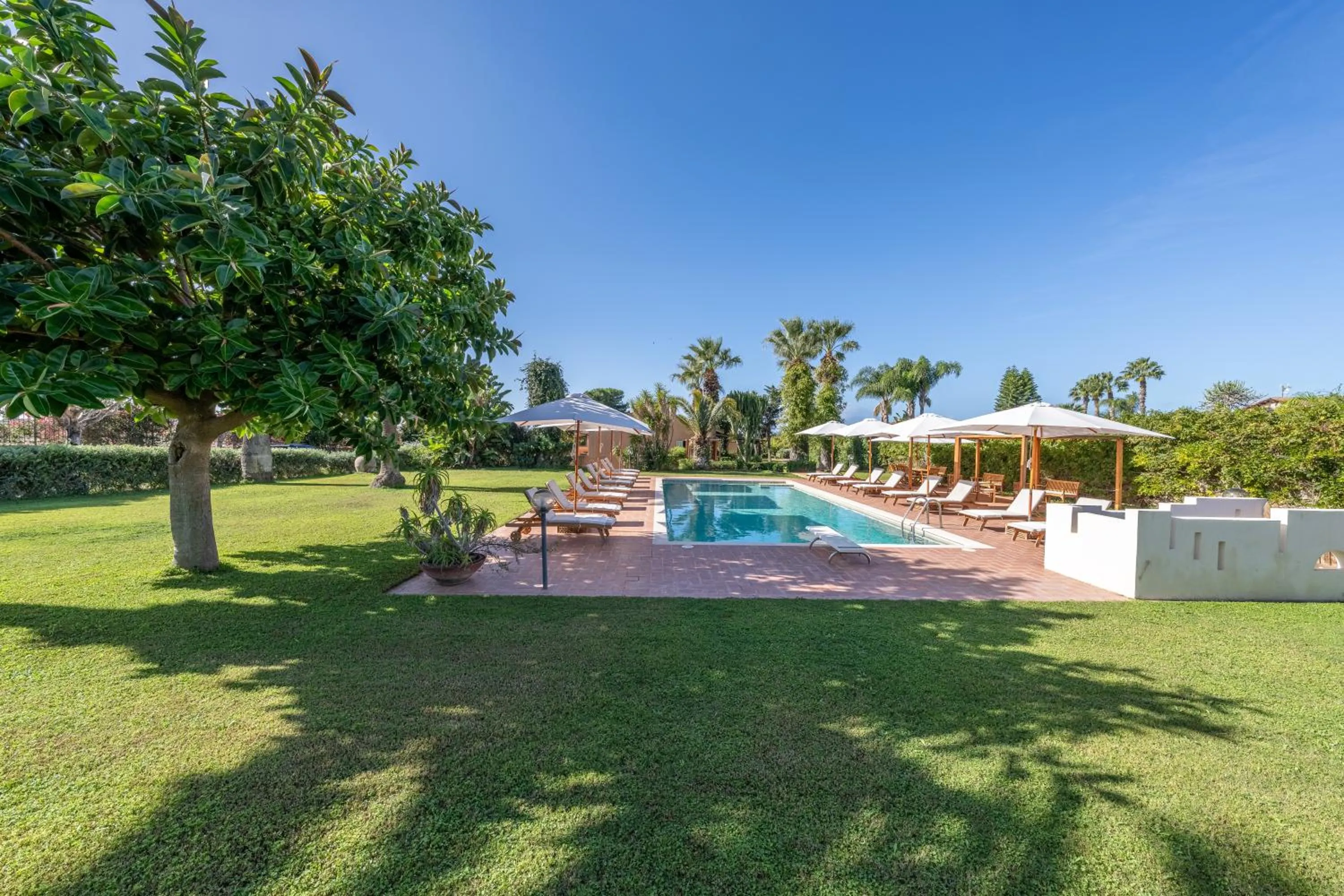 Day in Villa Carlotta Resort