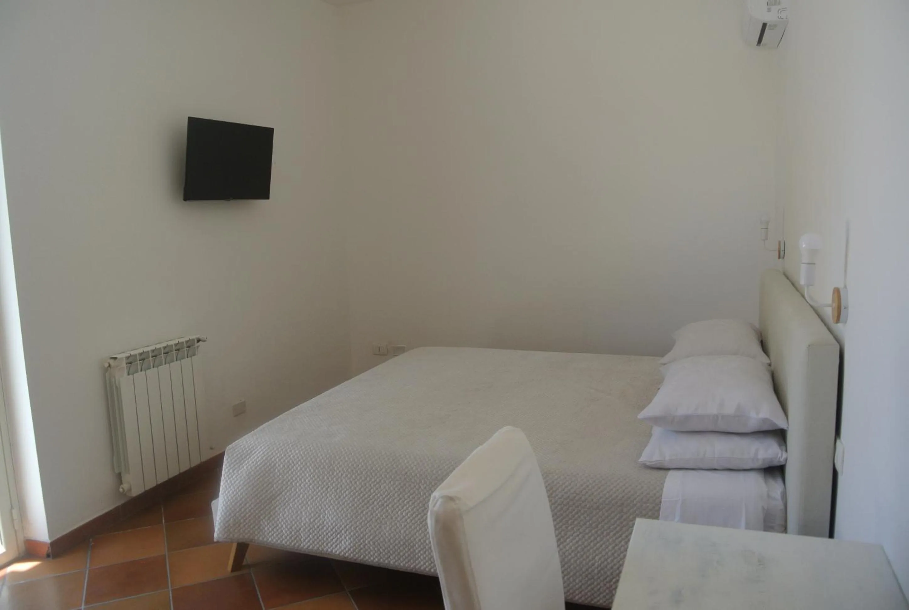 Bedroom, Bed in Villa Carlotta Resort