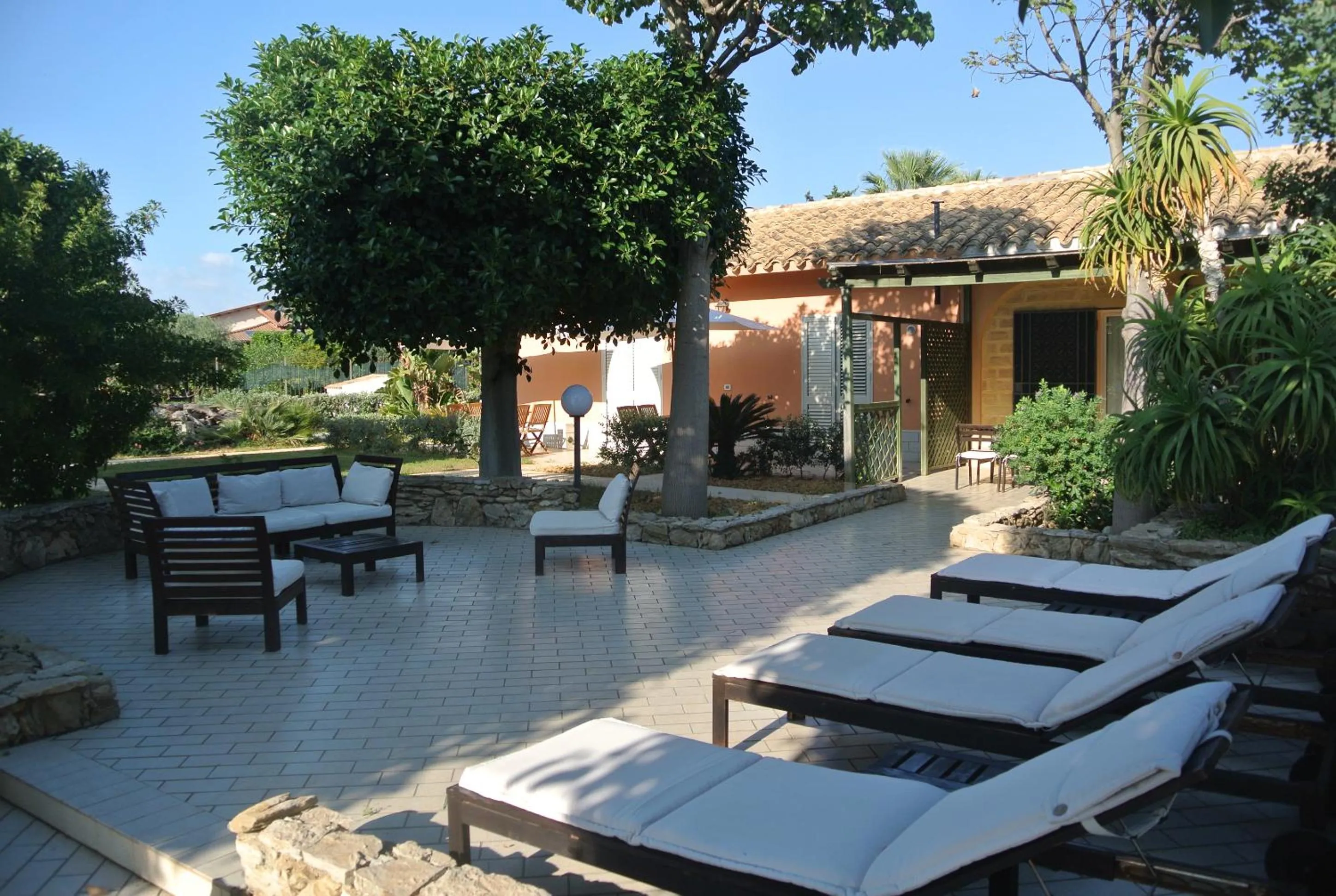 Solarium in Villa Carlotta Resort