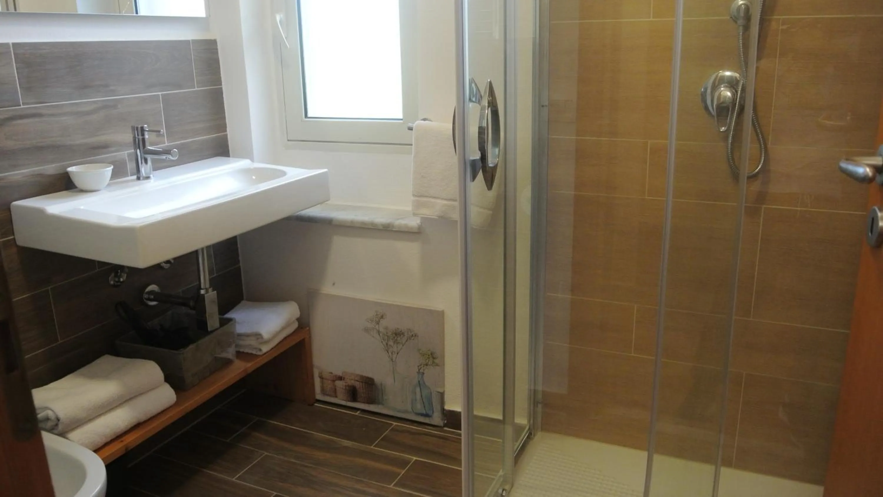 Shower in Villa Carlotta Resort