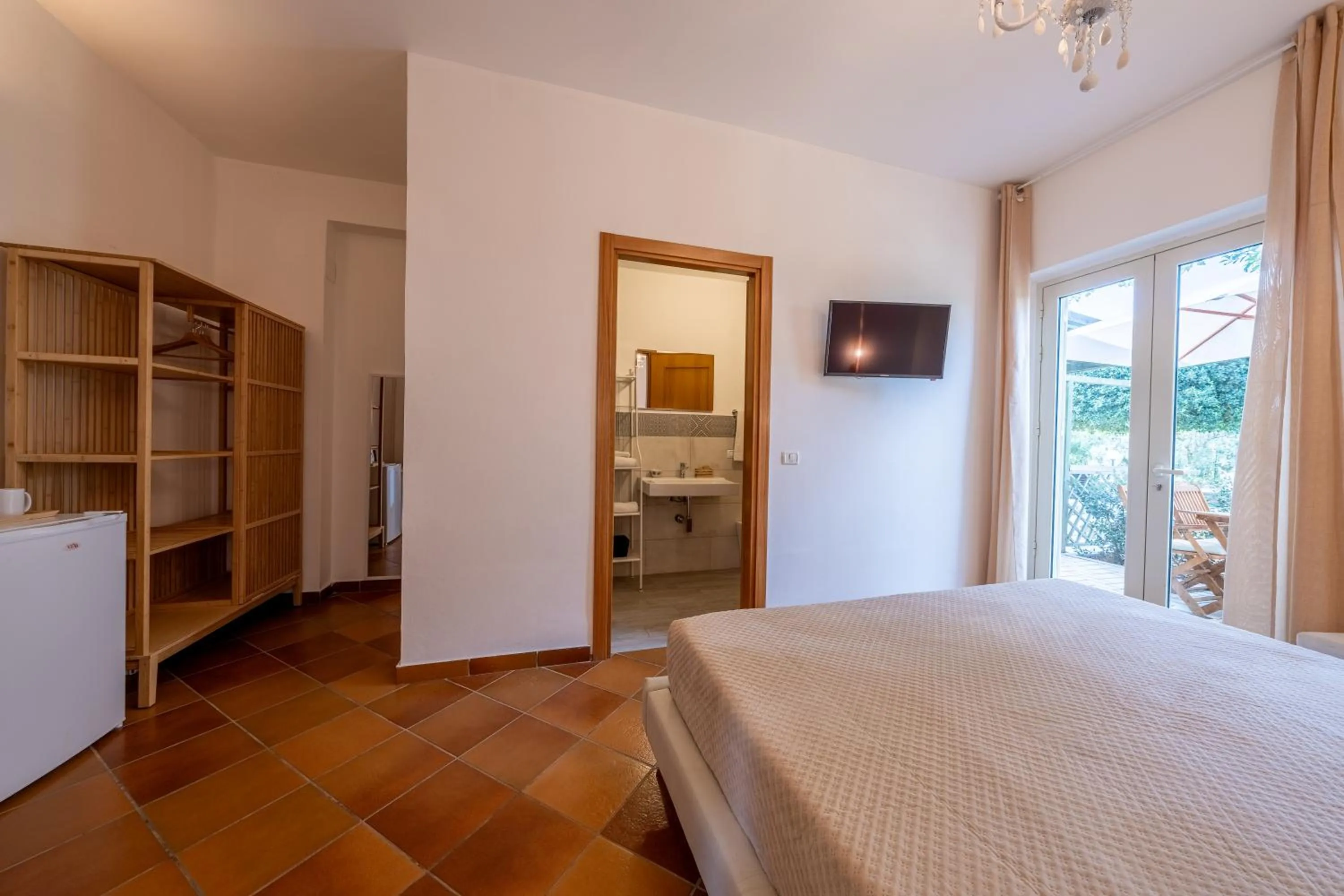 Photo of the whole room, Bed in Villa Carlotta Resort