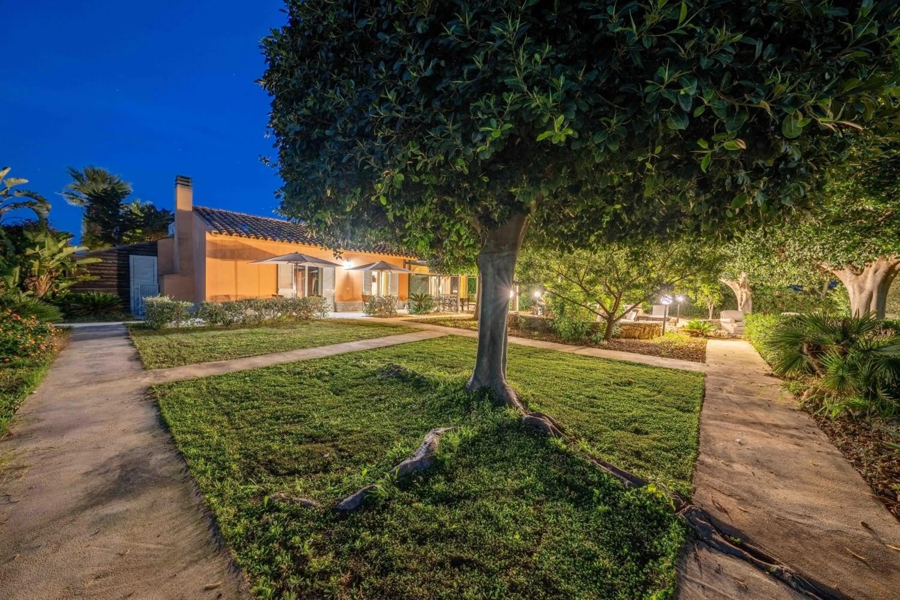 Night in Villa Carlotta Resort