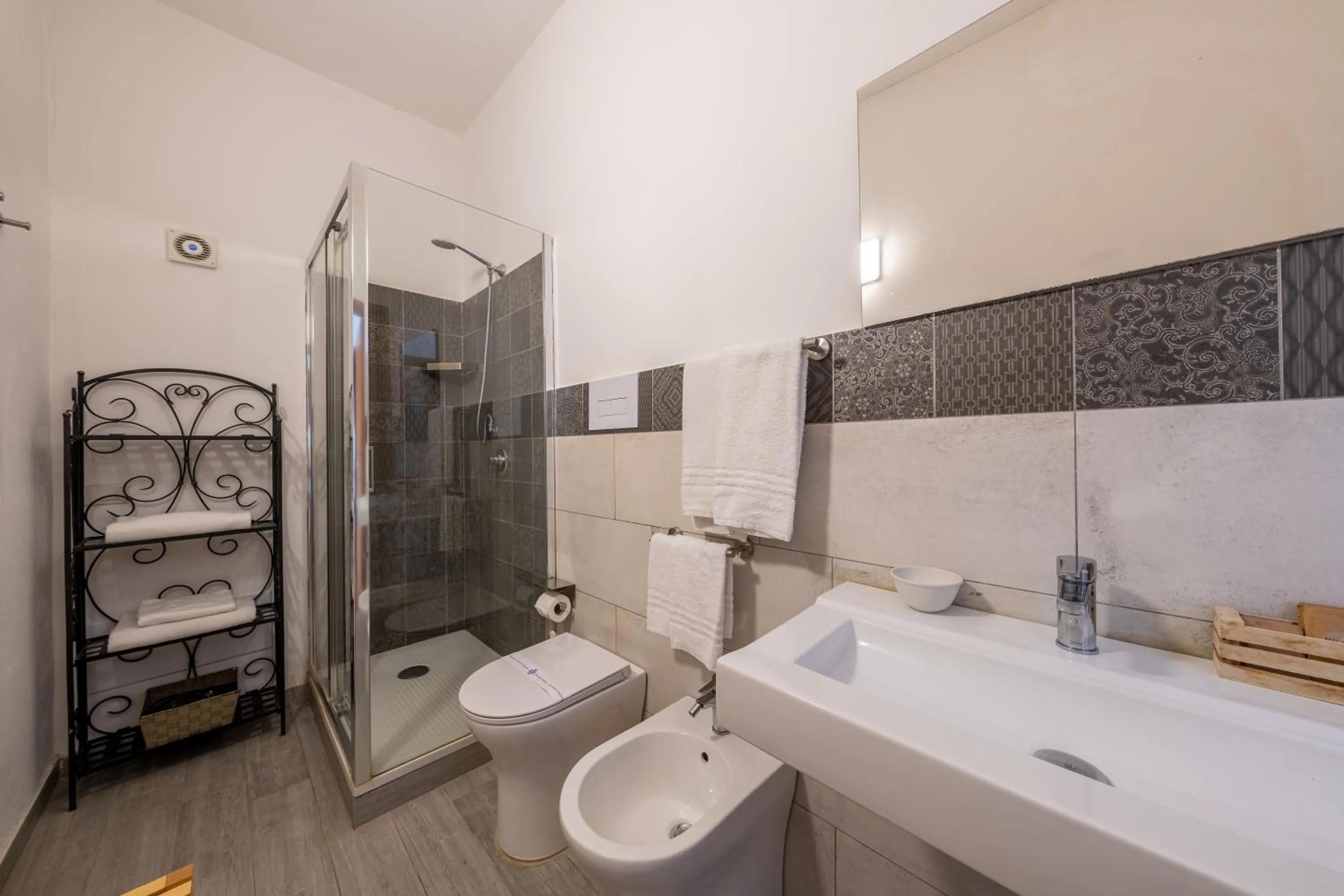 Bathroom in Villa Carlotta Resort