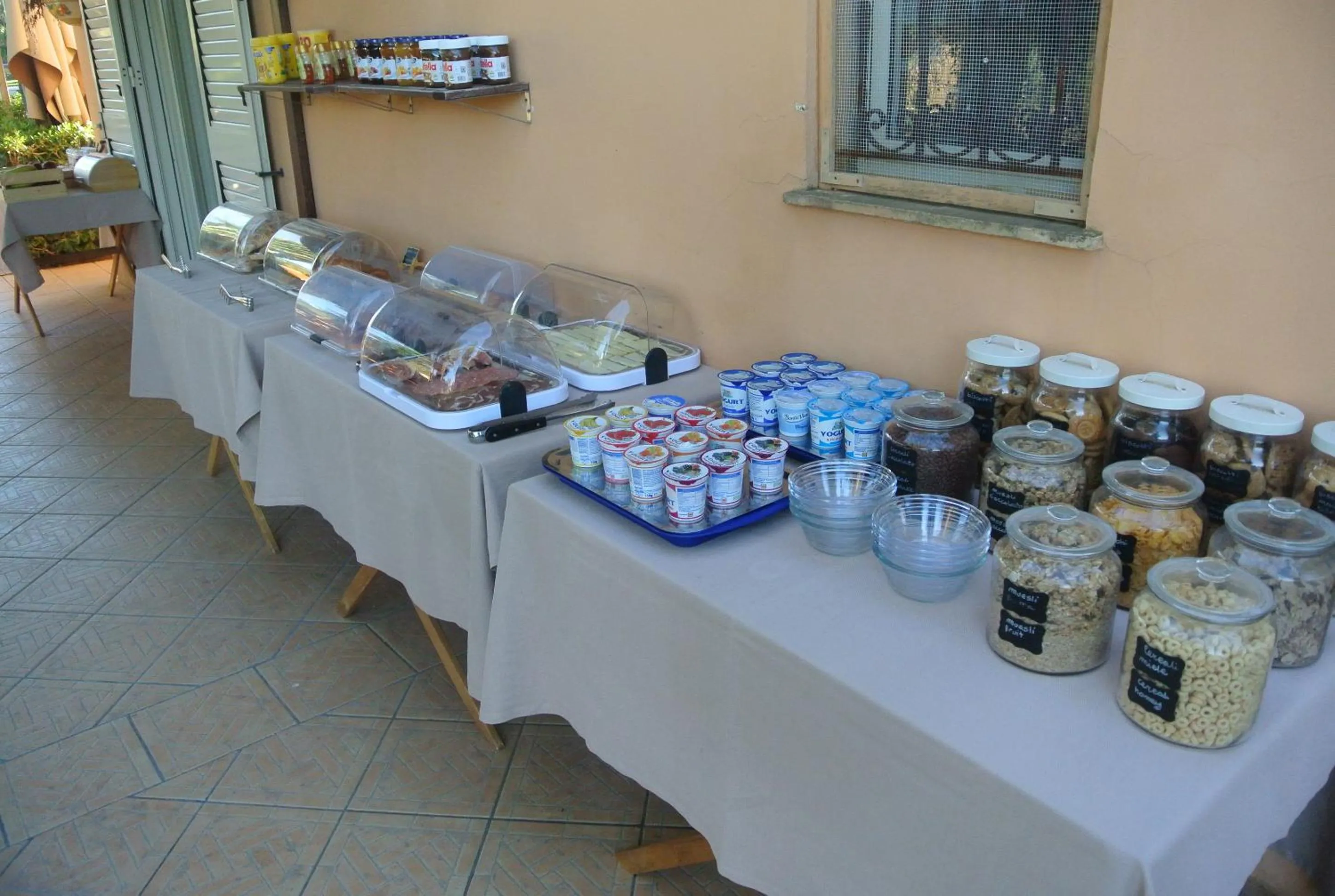 Buffet breakfast in Villa Carlotta Resort