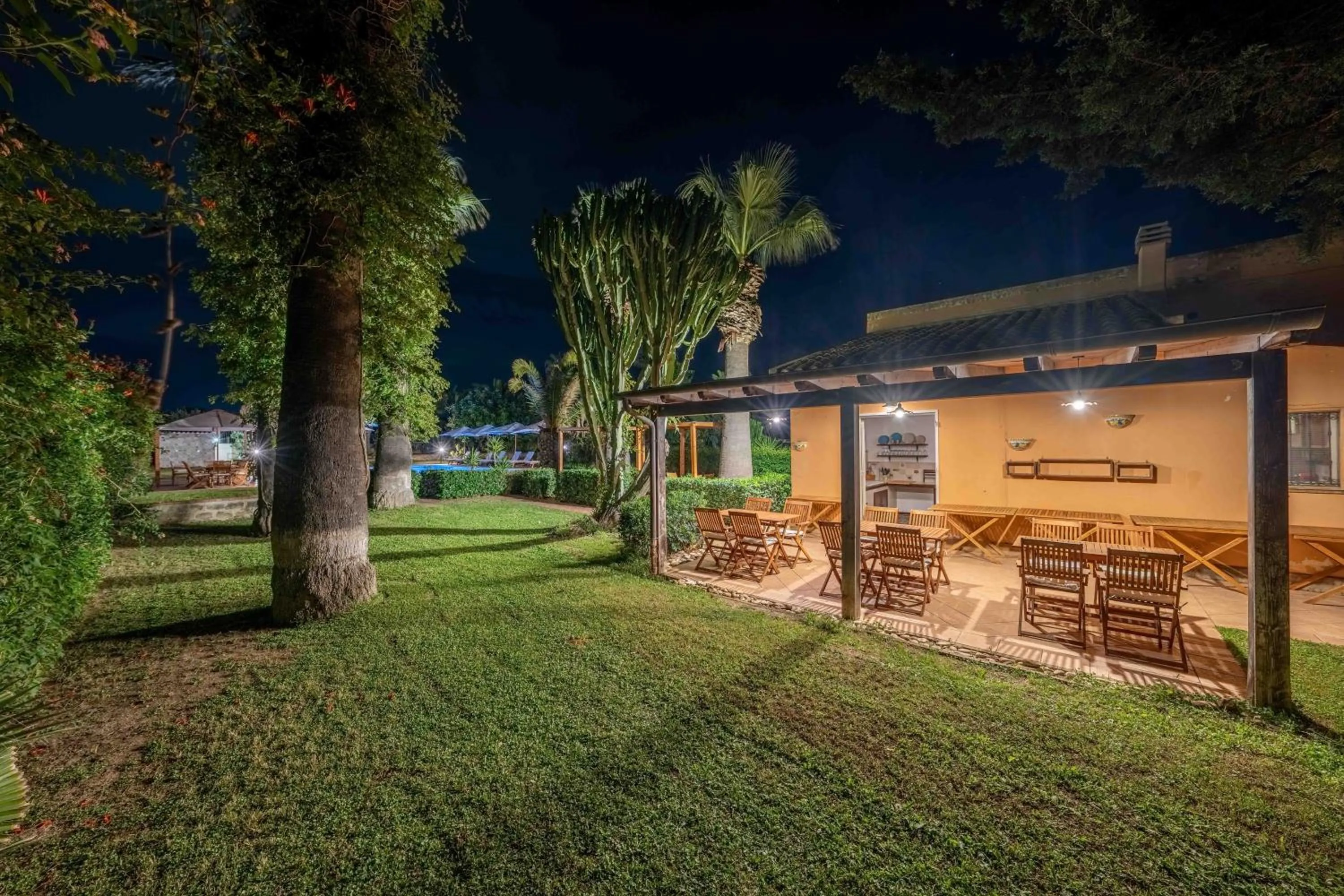 Night in Villa Carlotta Resort