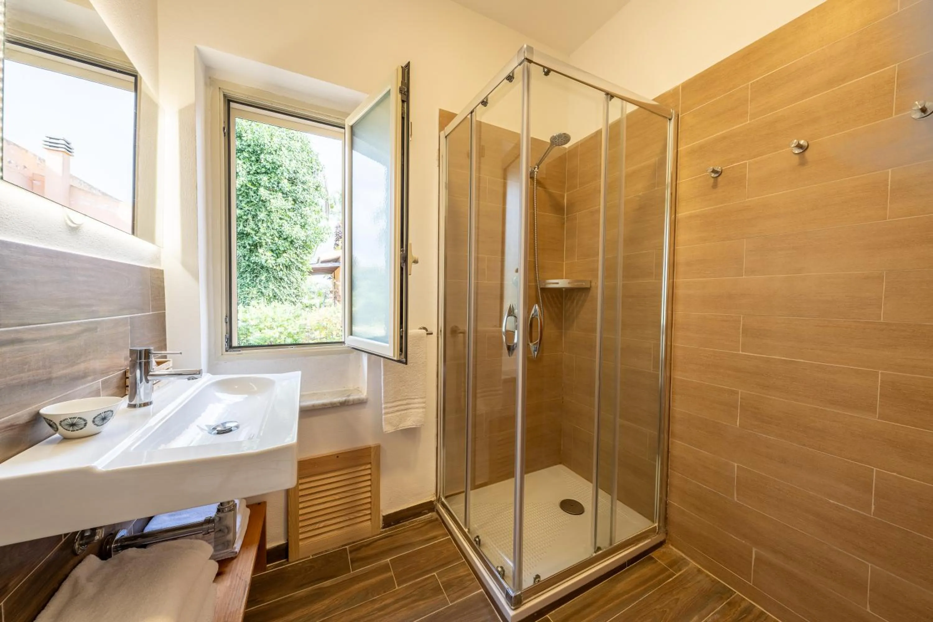 Bathroom in Villa Carlotta Resort