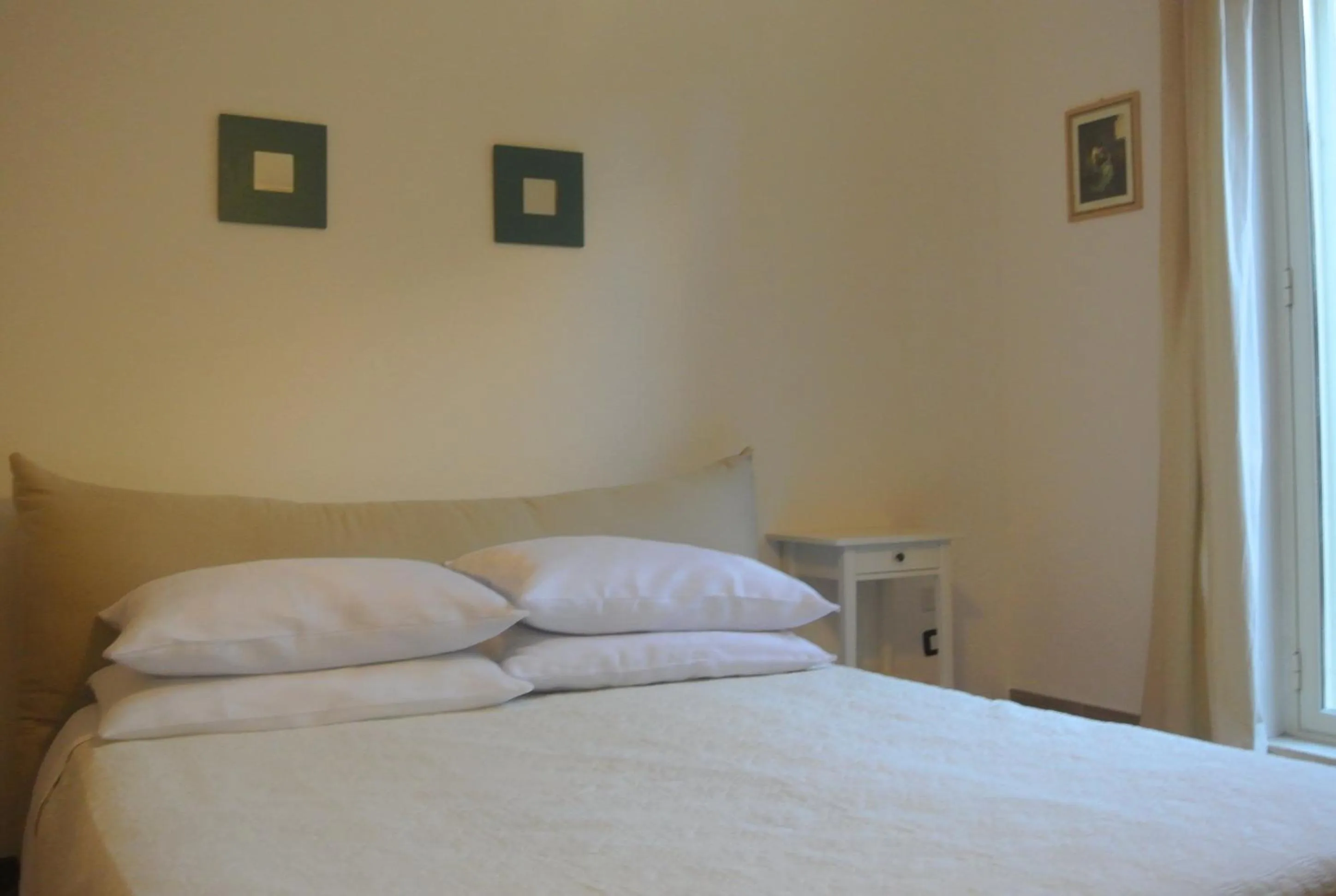 Bedroom, Bed in Villa Carlotta Resort