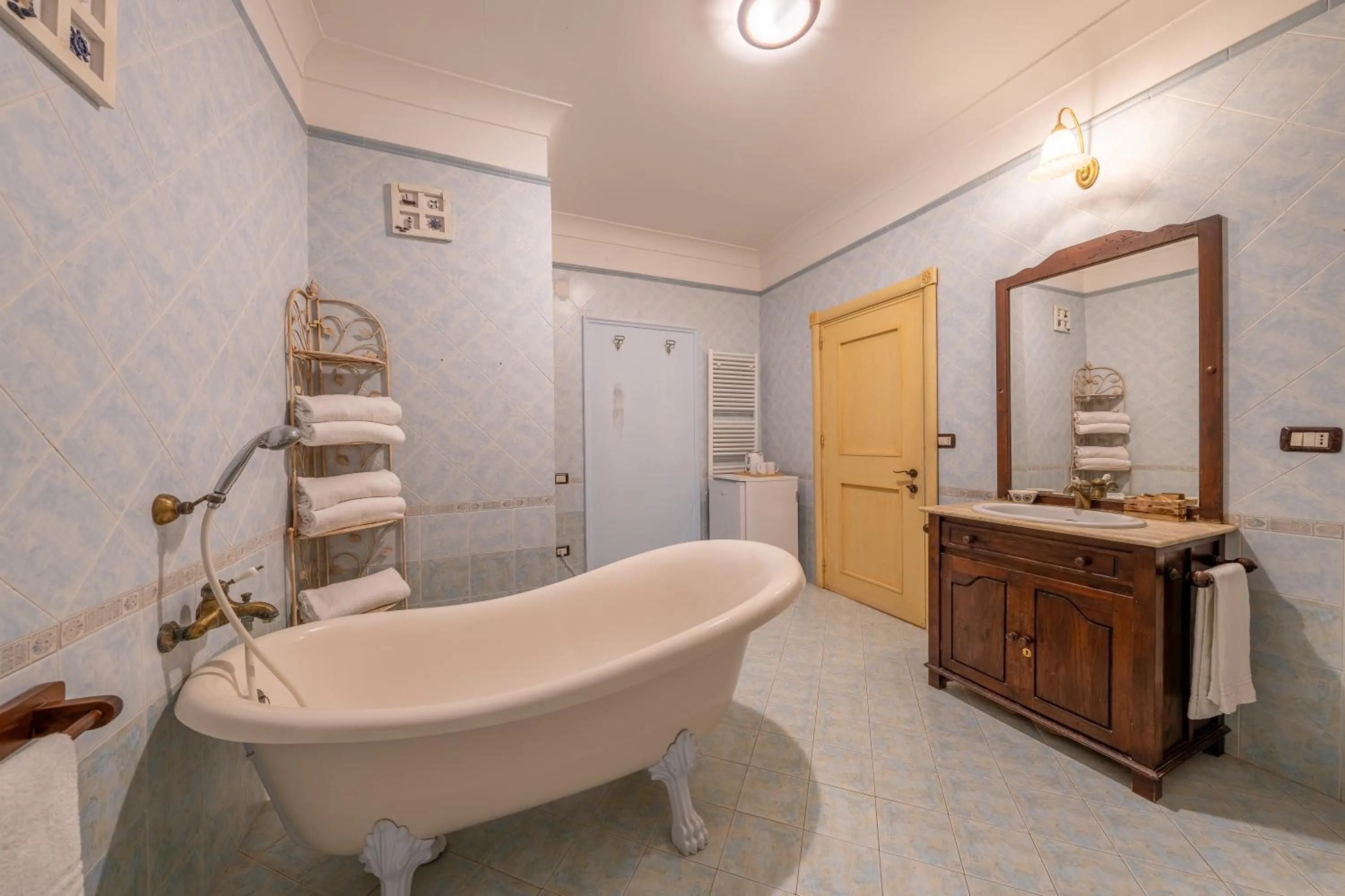 Bathroom in Villa Carlotta Resort