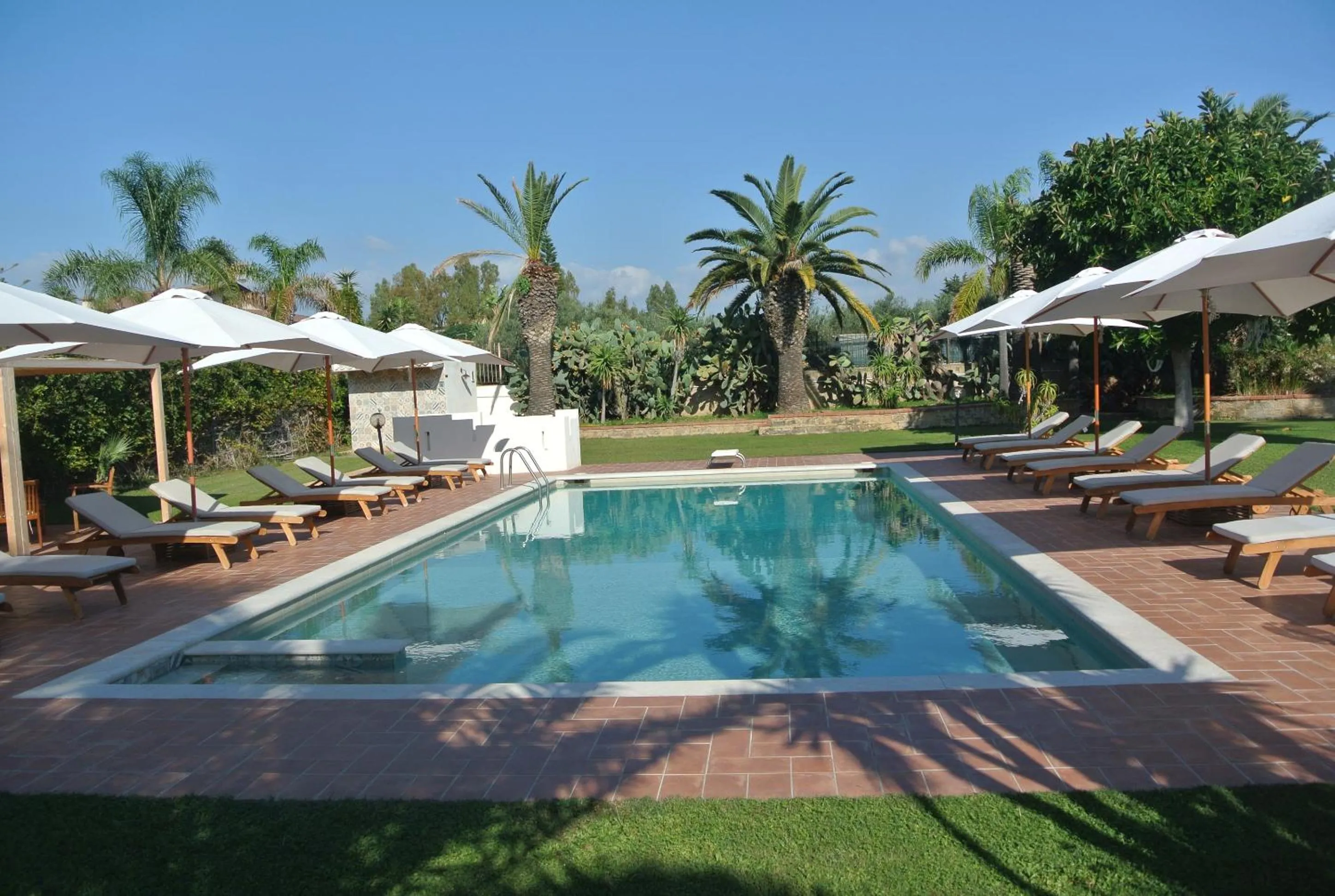 Swimming pool in Villa Carlotta Resort