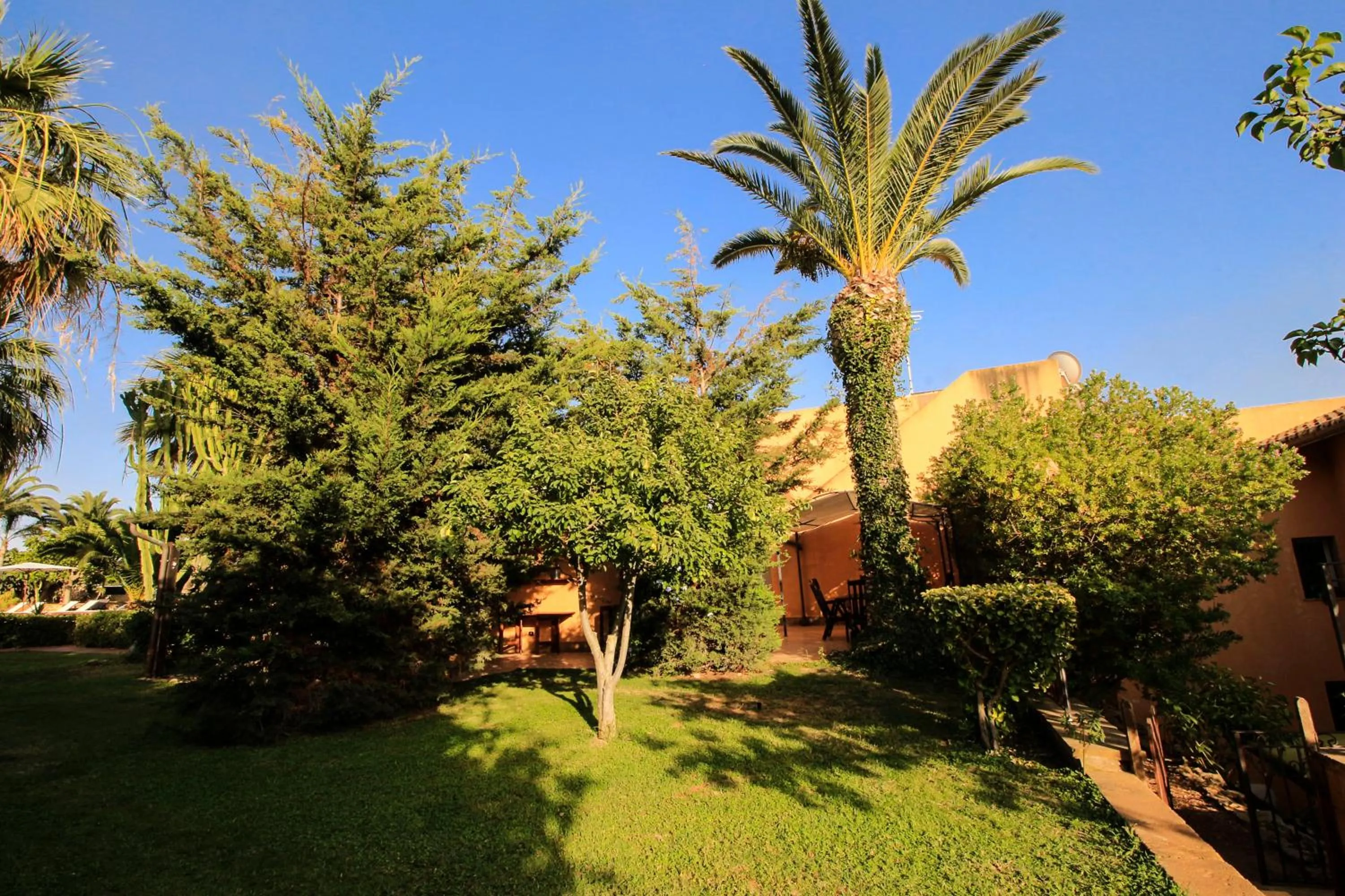 Garden in Villa Carlotta Resort