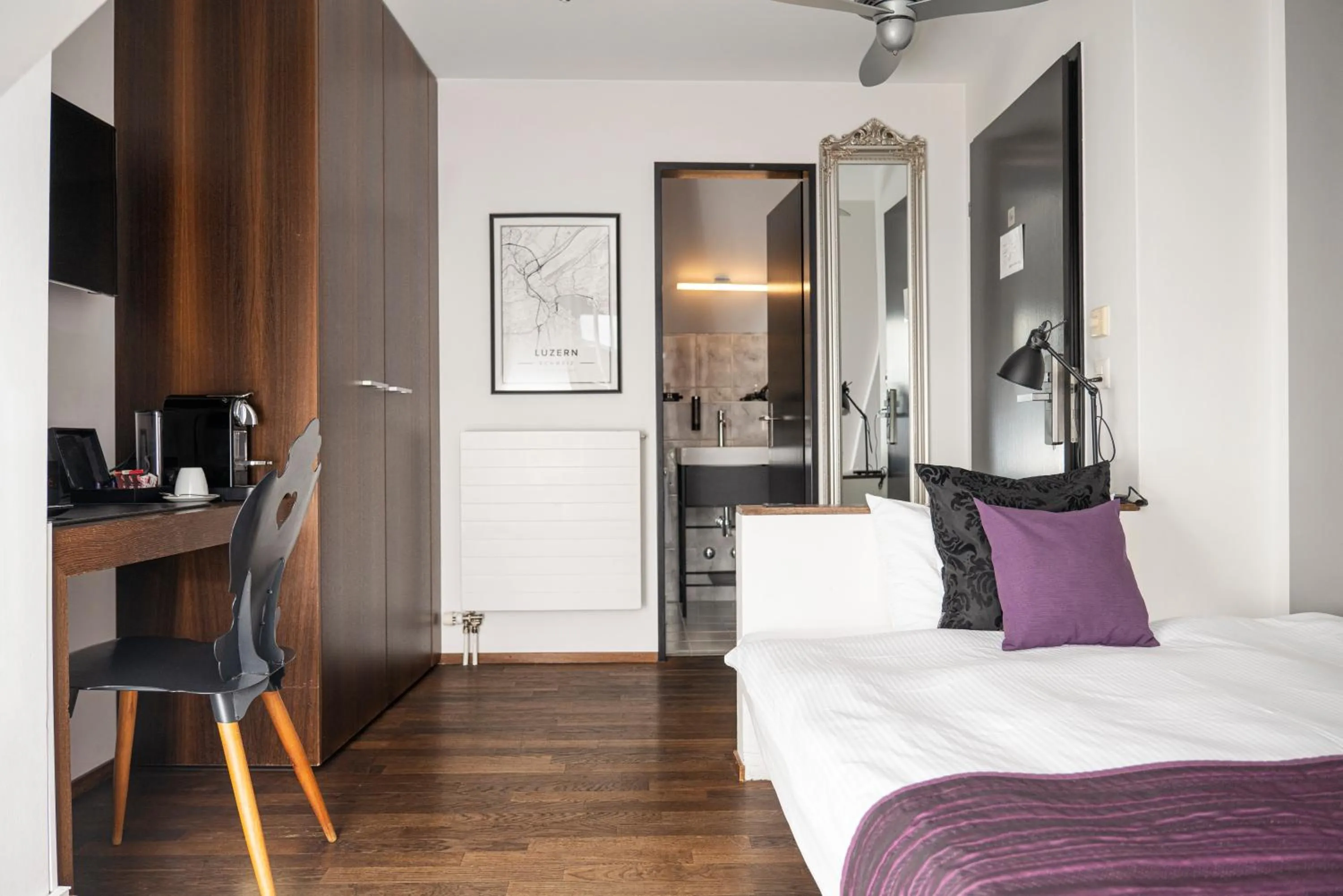 Photo of the whole room, Bed in Boutique Hotel Weisses Kreuz - Adult only Hotel