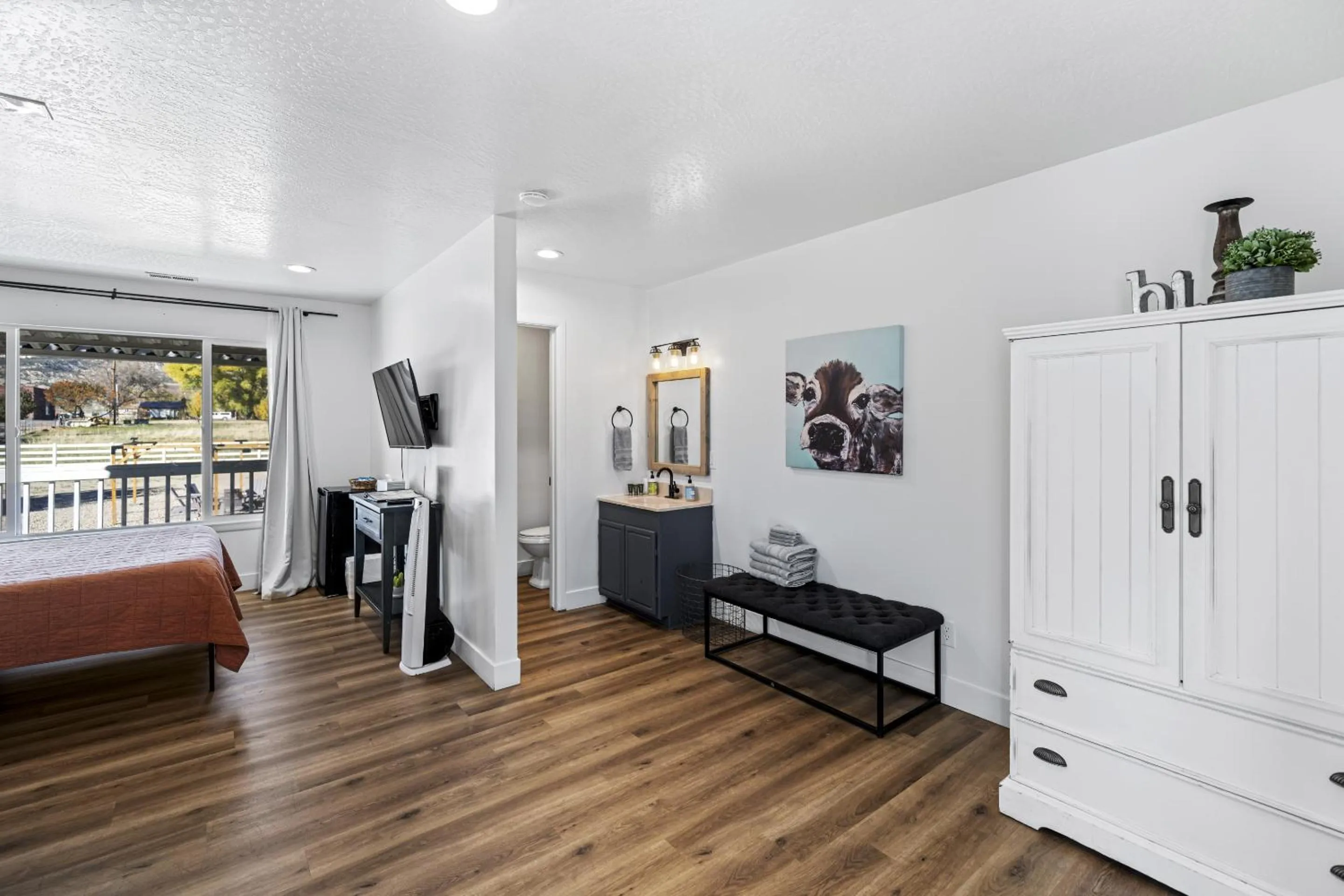 Bedroom in Happy Trails Bed and Breakfast